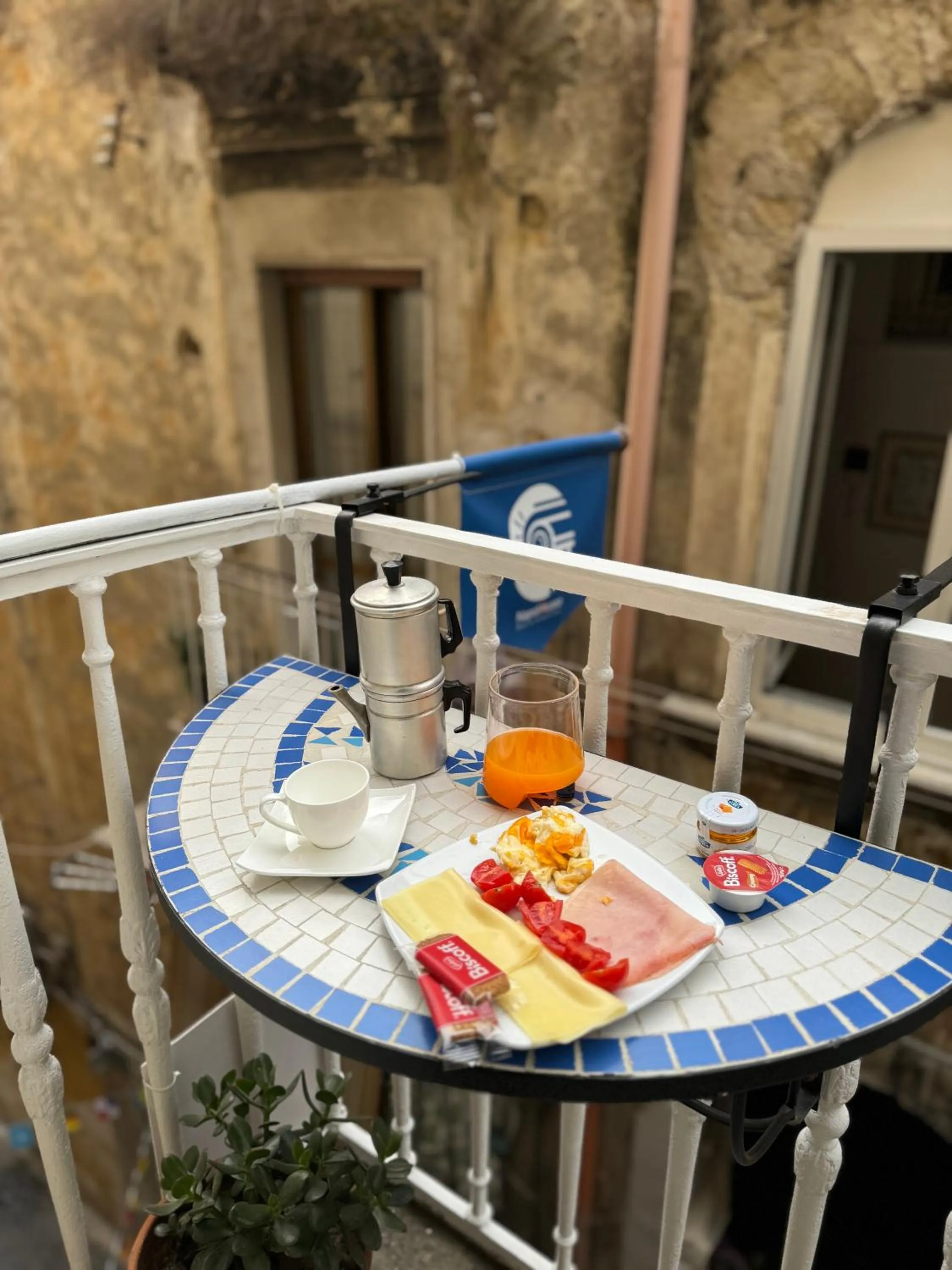 Continental breakfast in Napoli Museo bed and breakfast