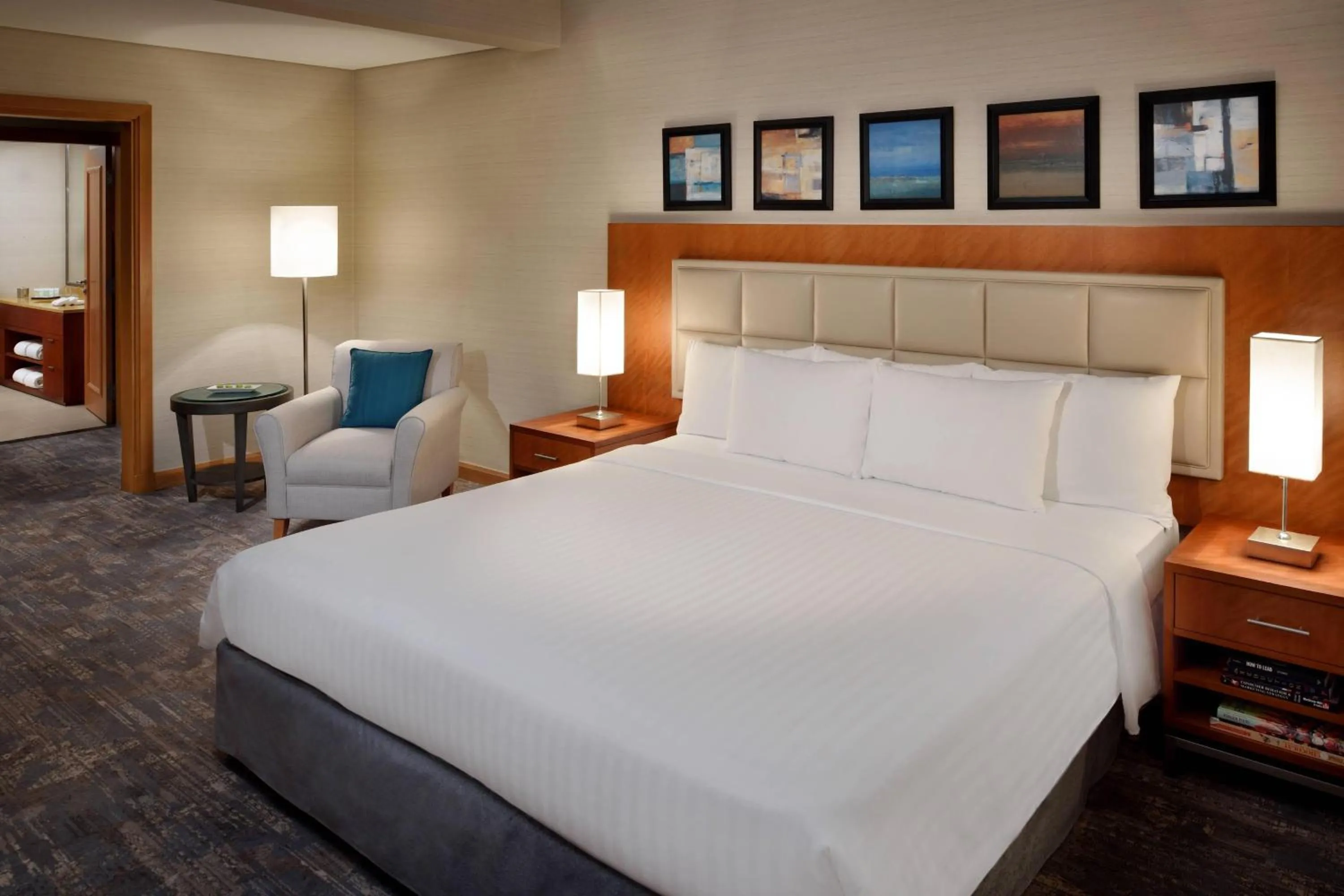 Bedroom, Bed in Courtyard By Marriott Kuwait City