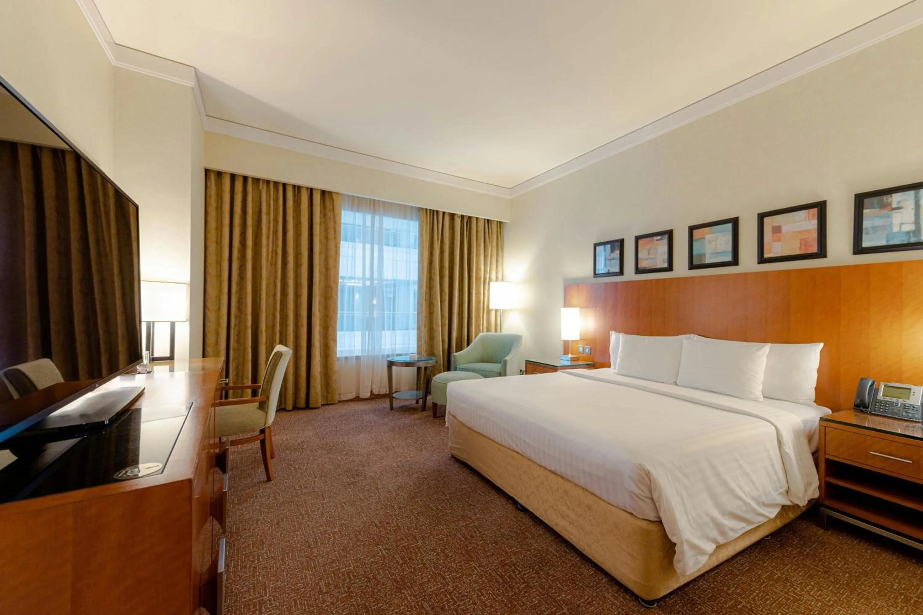 Photo of the whole room, Bed in Courtyard By Marriott Kuwait City