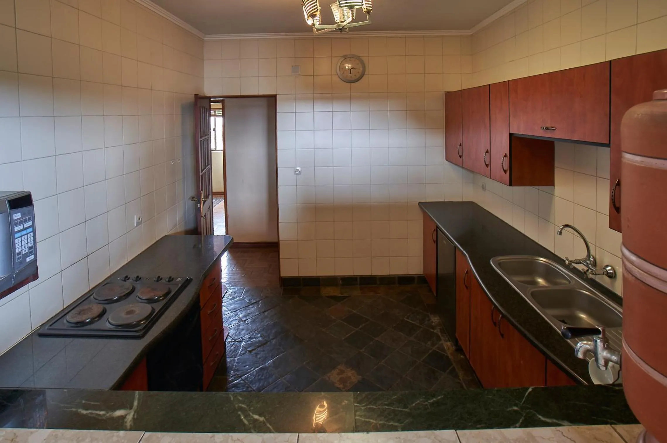 Kitchen or kitchenette in Catembe Gallery Hotel