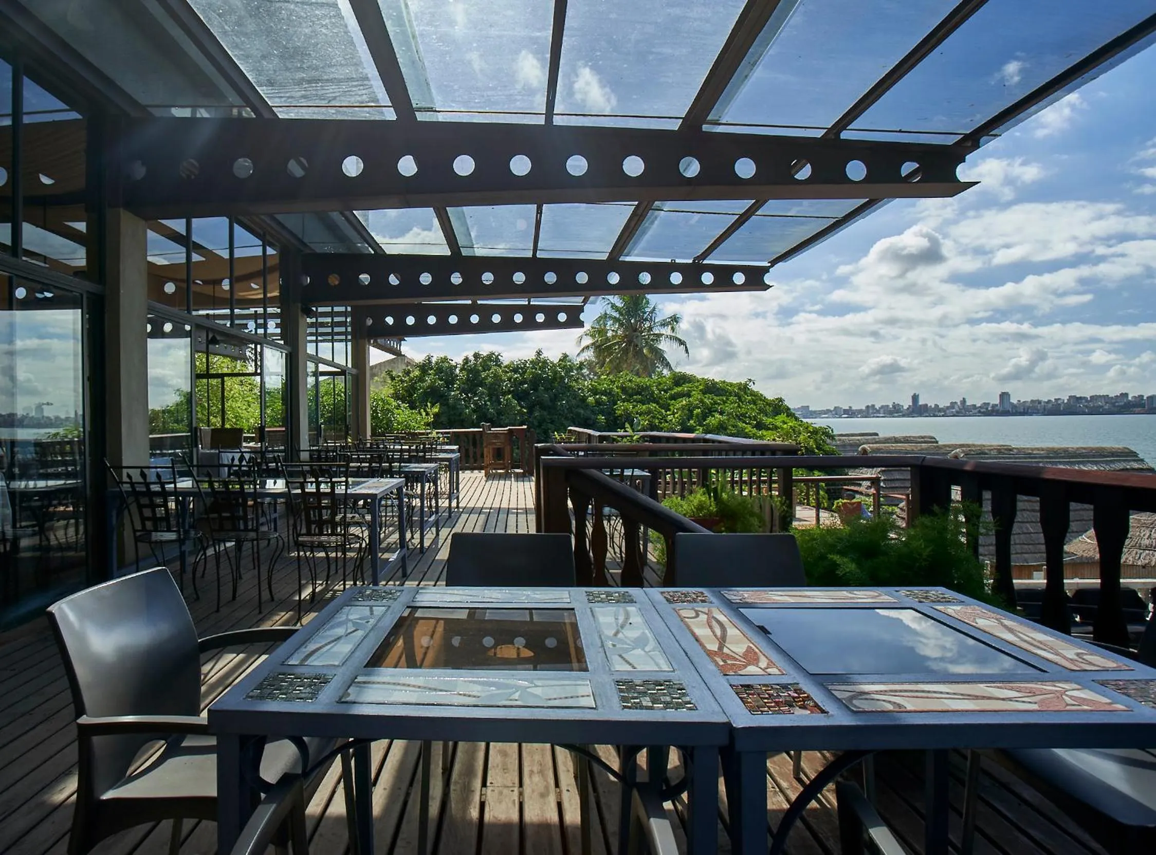 Restaurant/places to eat in Catembe Gallery Hotel