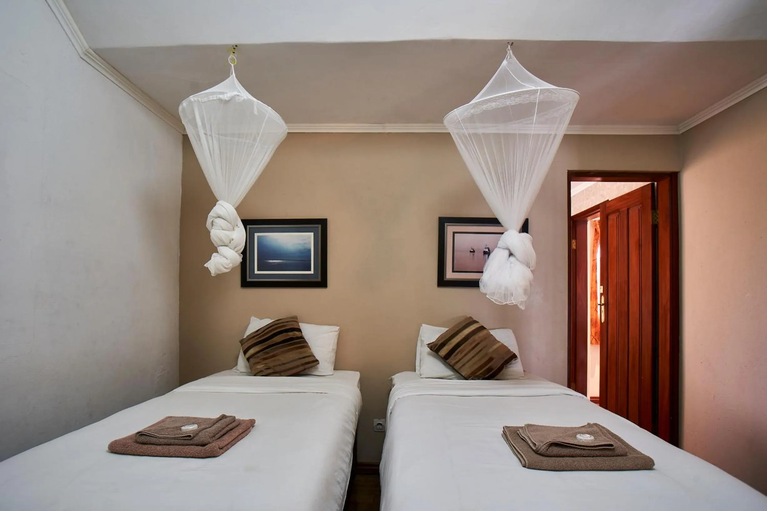 Bed in Catembe Gallery Hotel
