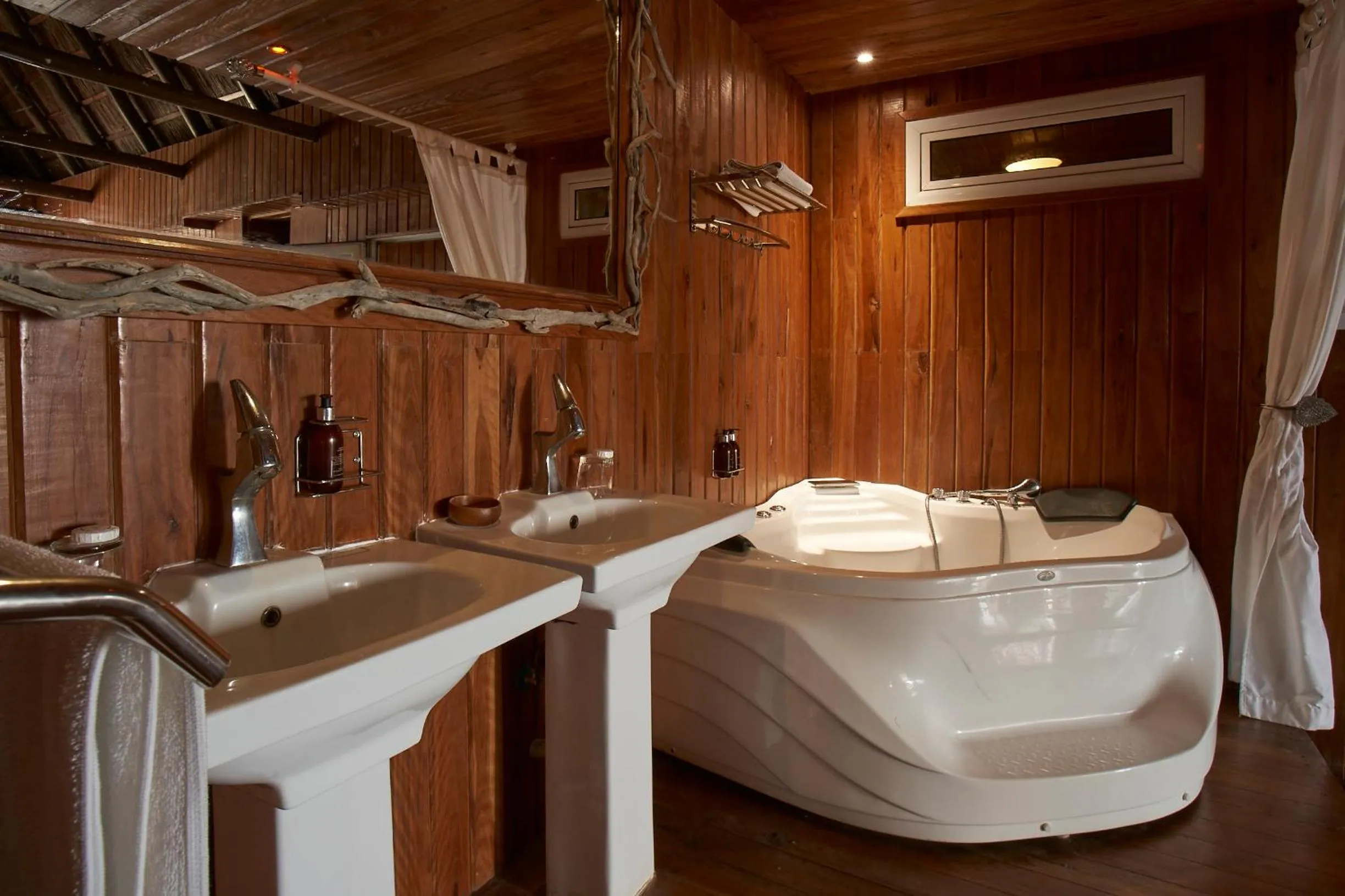 Hot Tub in Catembe Gallery Hotel