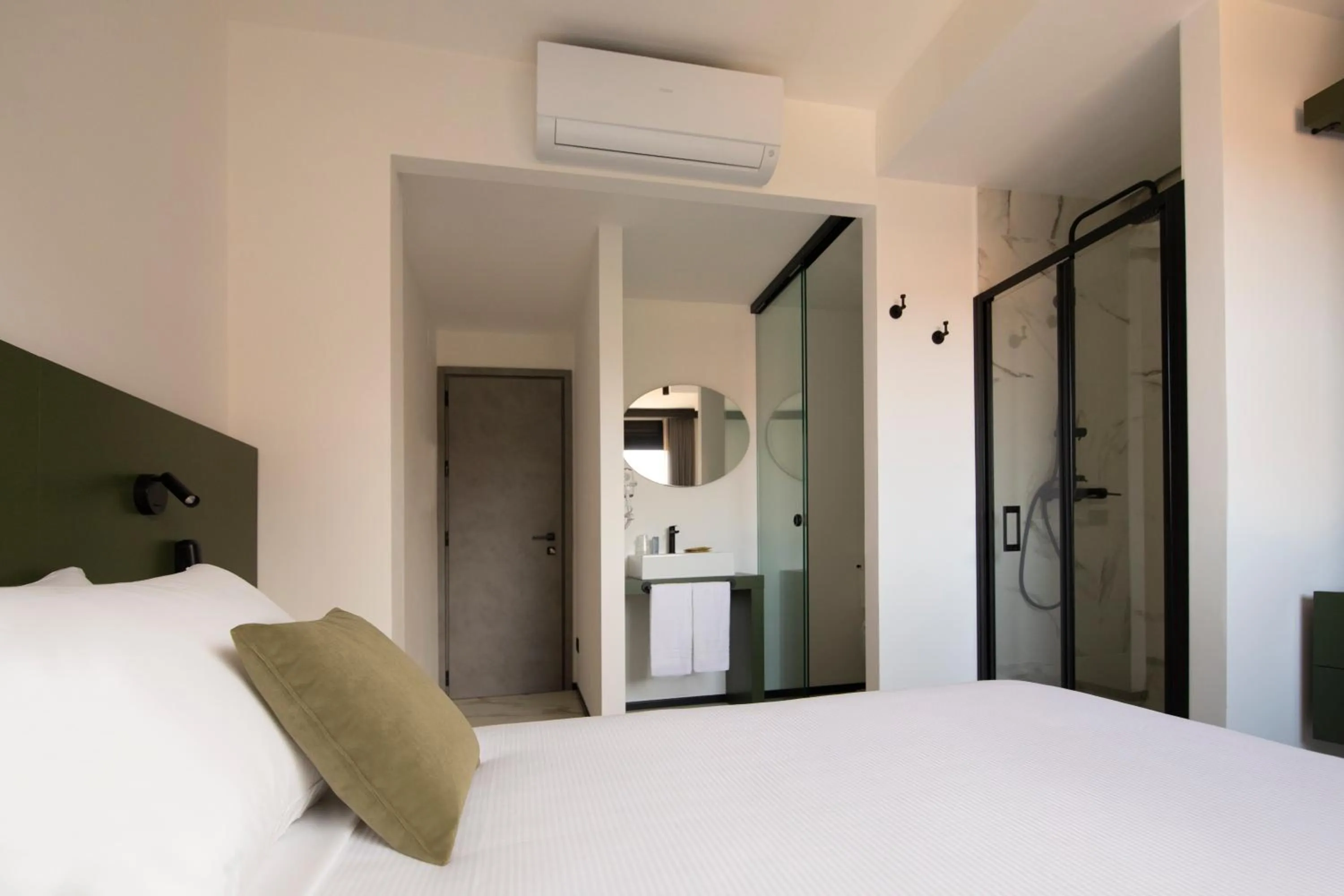 Bedroom, Bed in The City Hotel