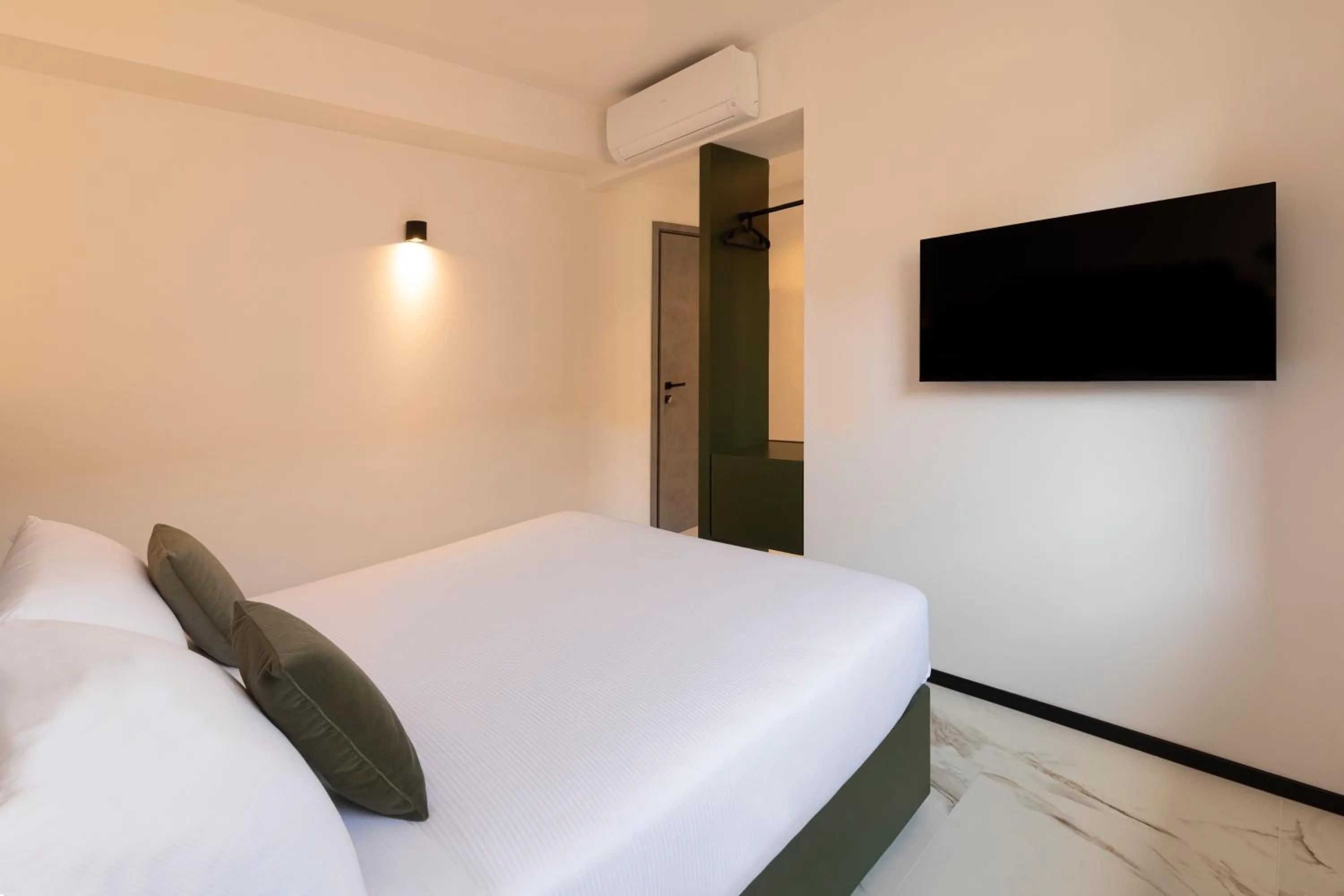 Bedroom, Bed in The City Hotel