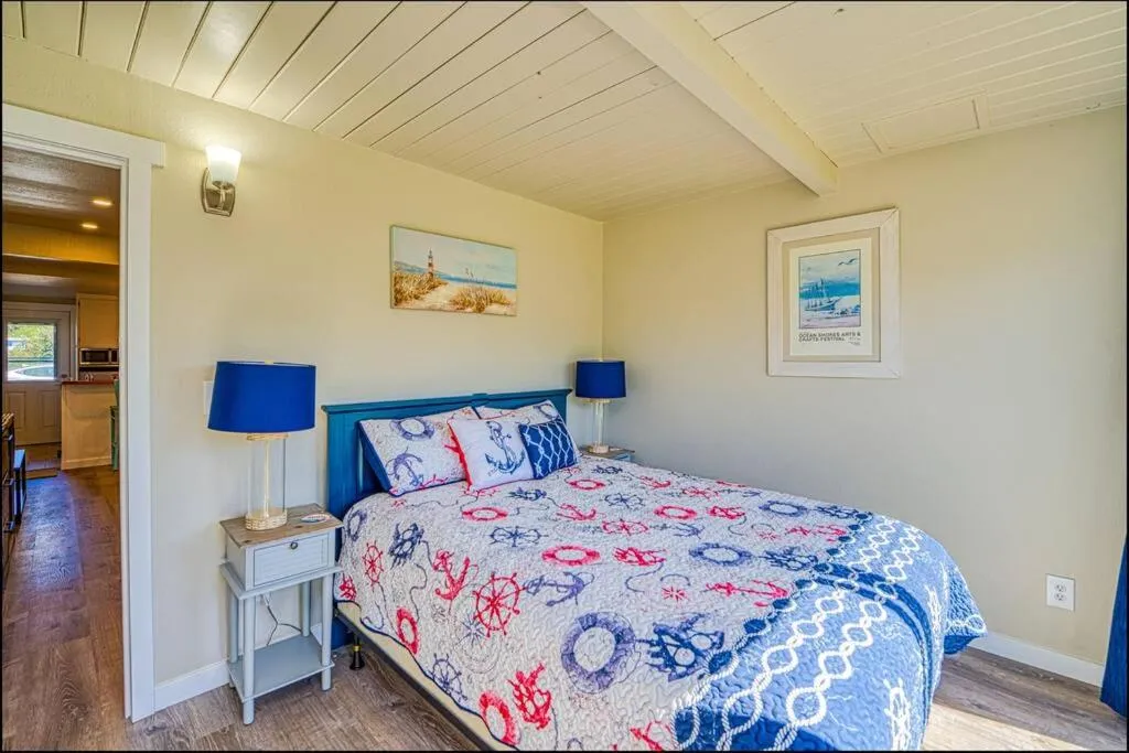 Bed in Clam Jam Condo