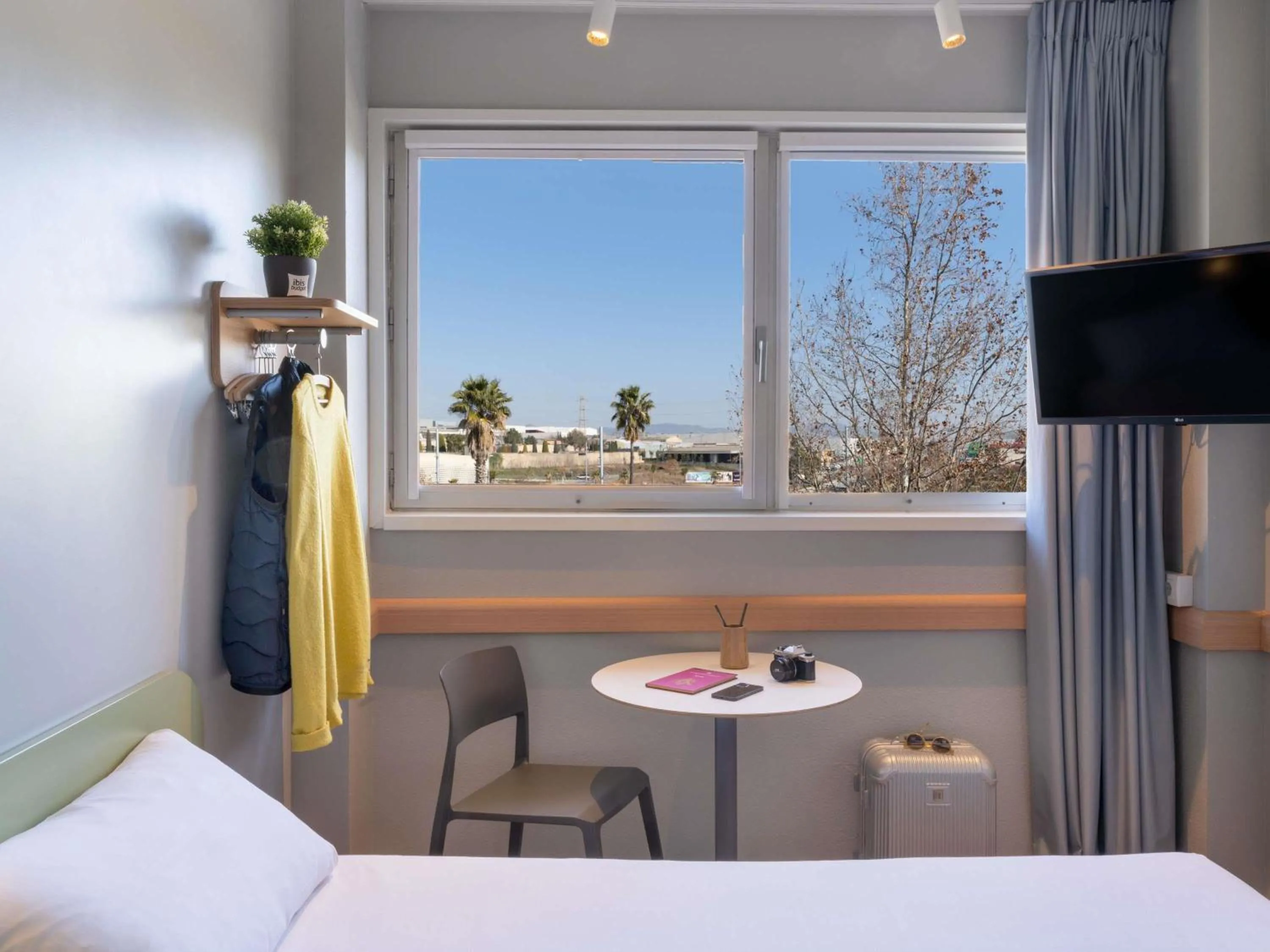 Bedroom, Bed in Ibis Budget Barcelona Viladecans