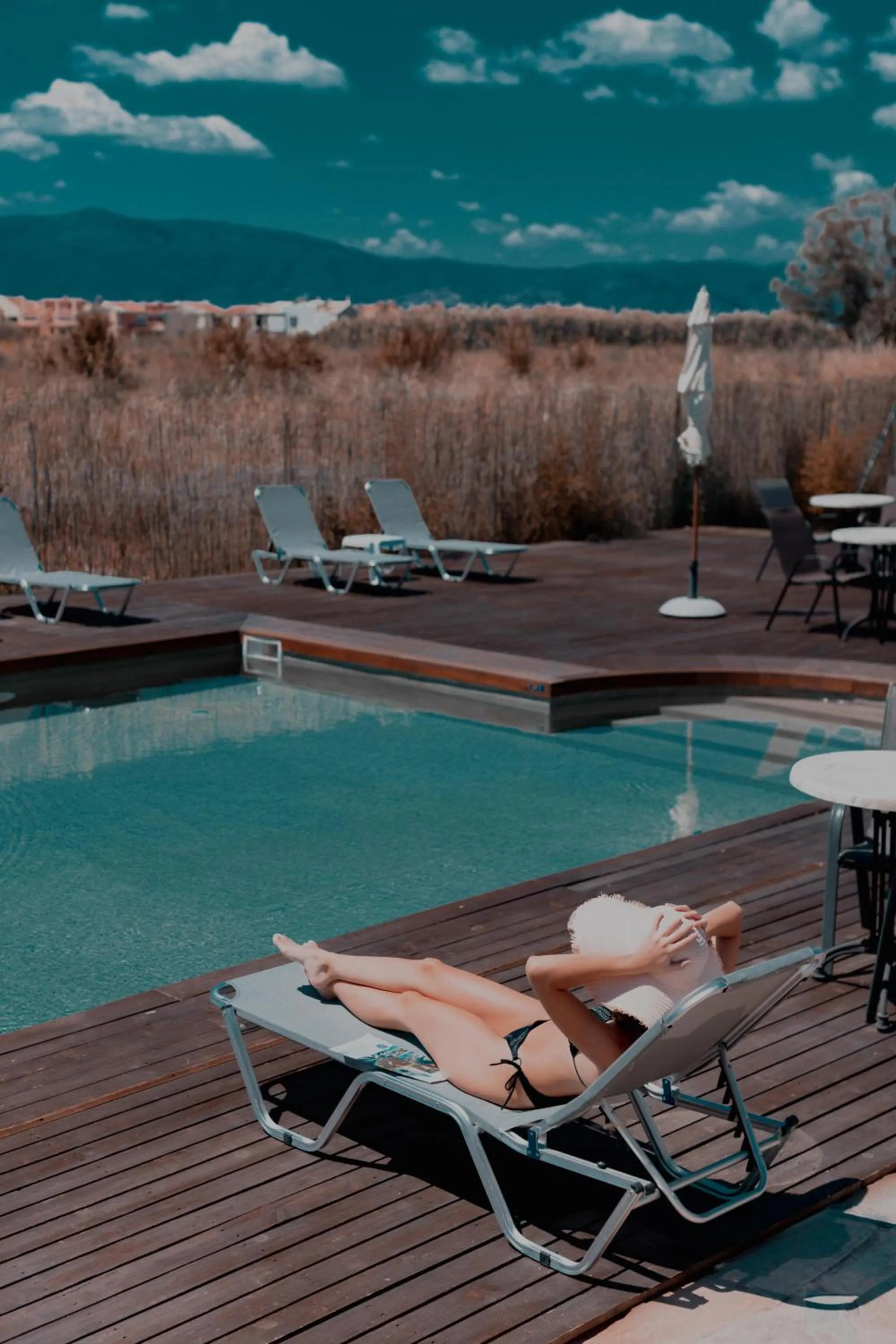 People in Palacio del Sol Luxury Apartments