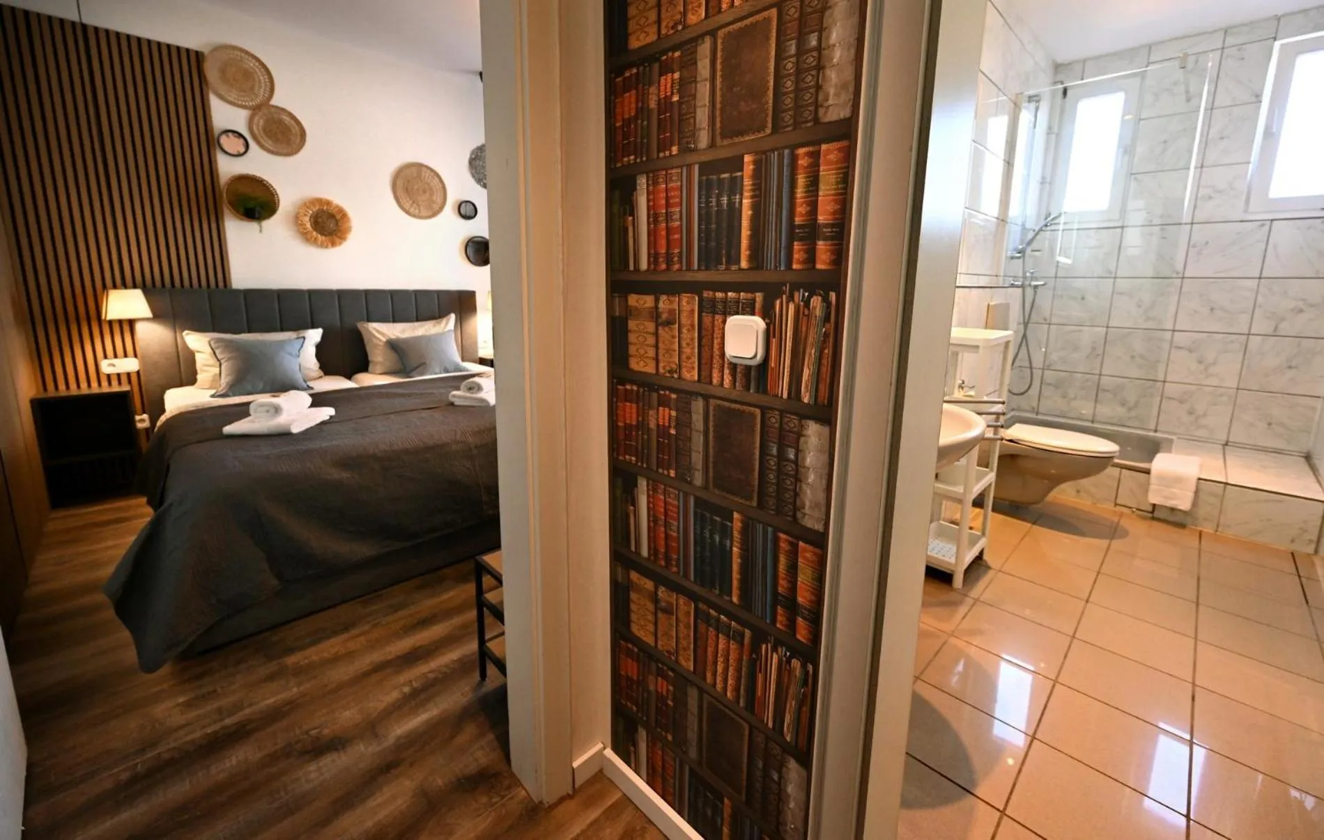 Toilet, Bed in Hotel Bürgerhof