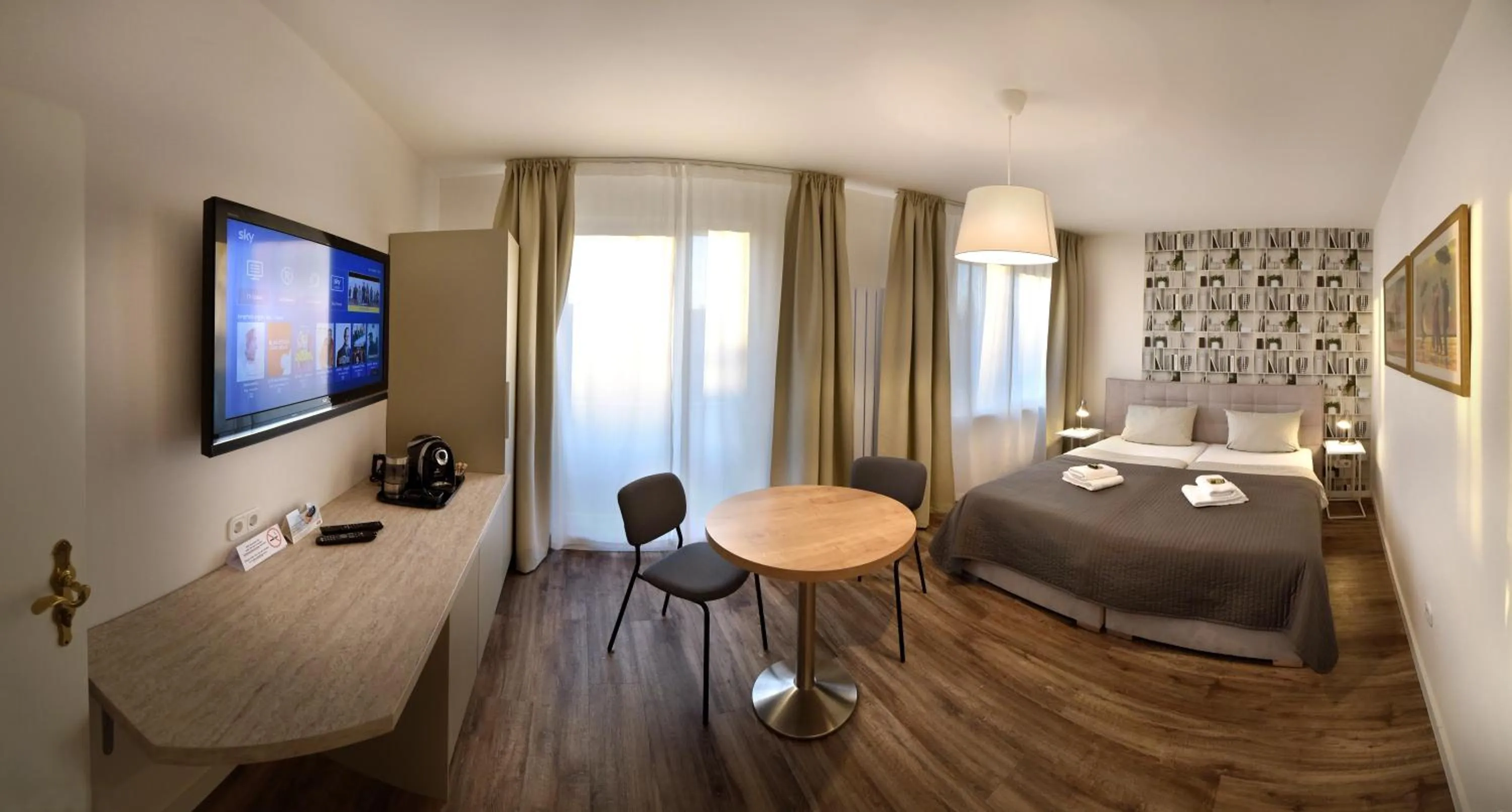 Communal lounge/ TV room, Bed in Hotel Bürgerhof