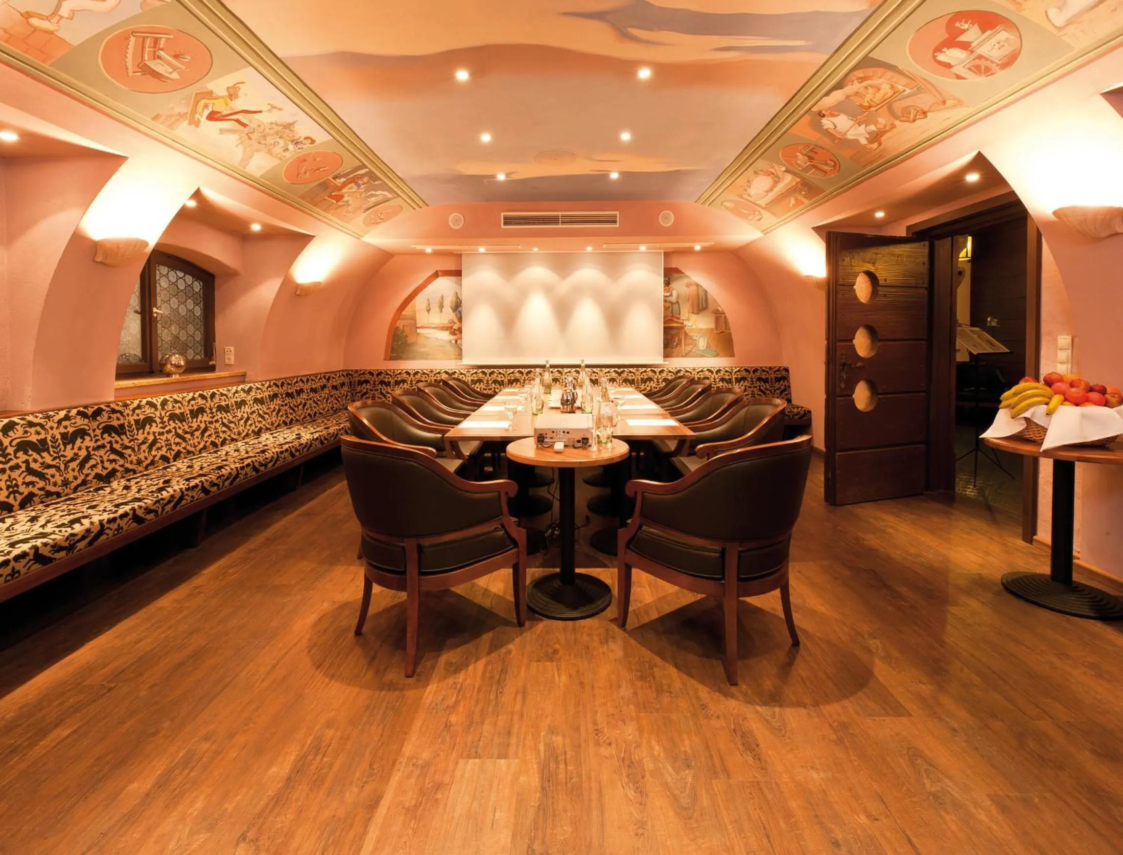 Decorative detail in Parkhotel Wallgau 4 Sterne Superior Alpenjuwel mit Spa Genuss, Golf & Wellness in der Karwendel-Region Tradition trifft Eleganz im stilvollen Rückzugsort