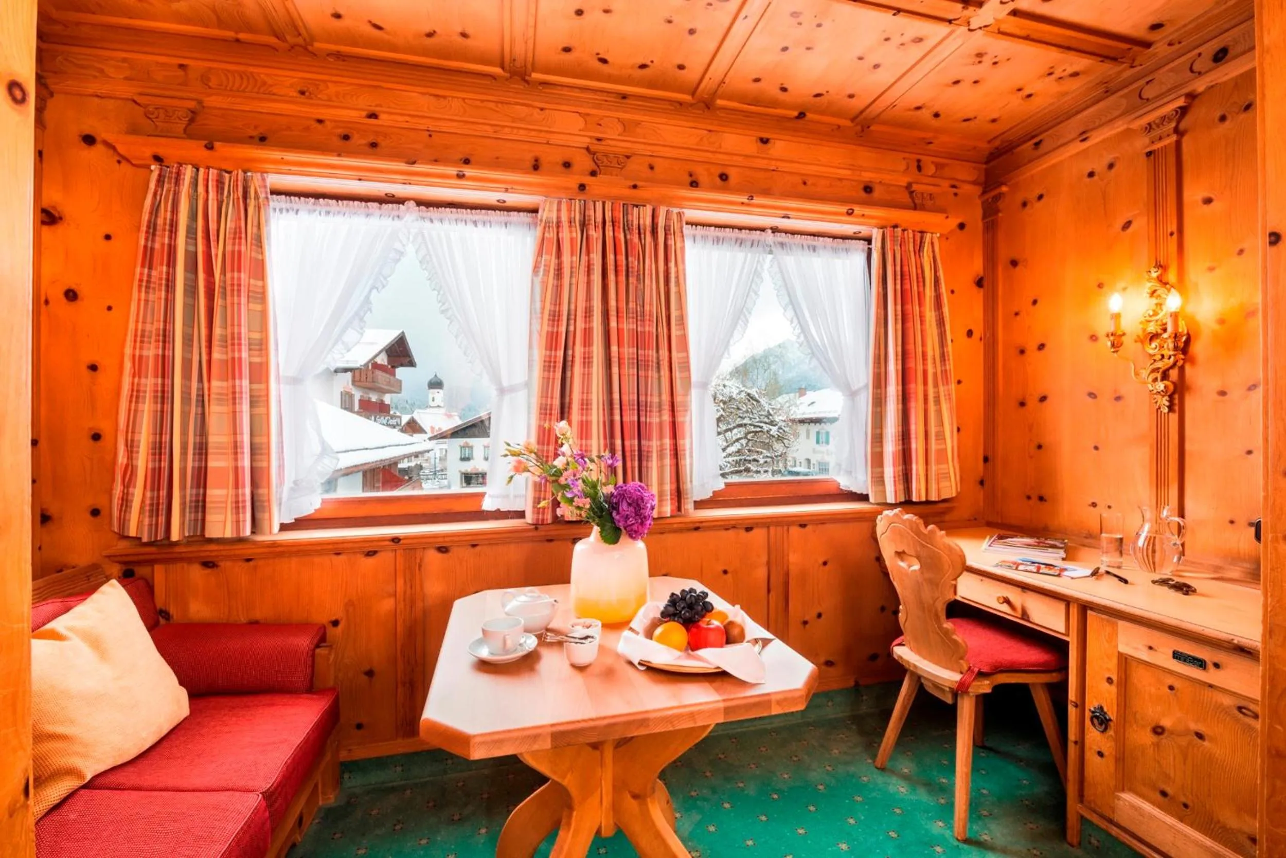 Photo of the whole room in Parkhotel Wallgau 4 Sterne Superior Alpenjuwel mit Spa Genuss, Golf & Wellness in der Karwendel-Region Tradition trifft Eleganz im stilvollen Rückzugsort