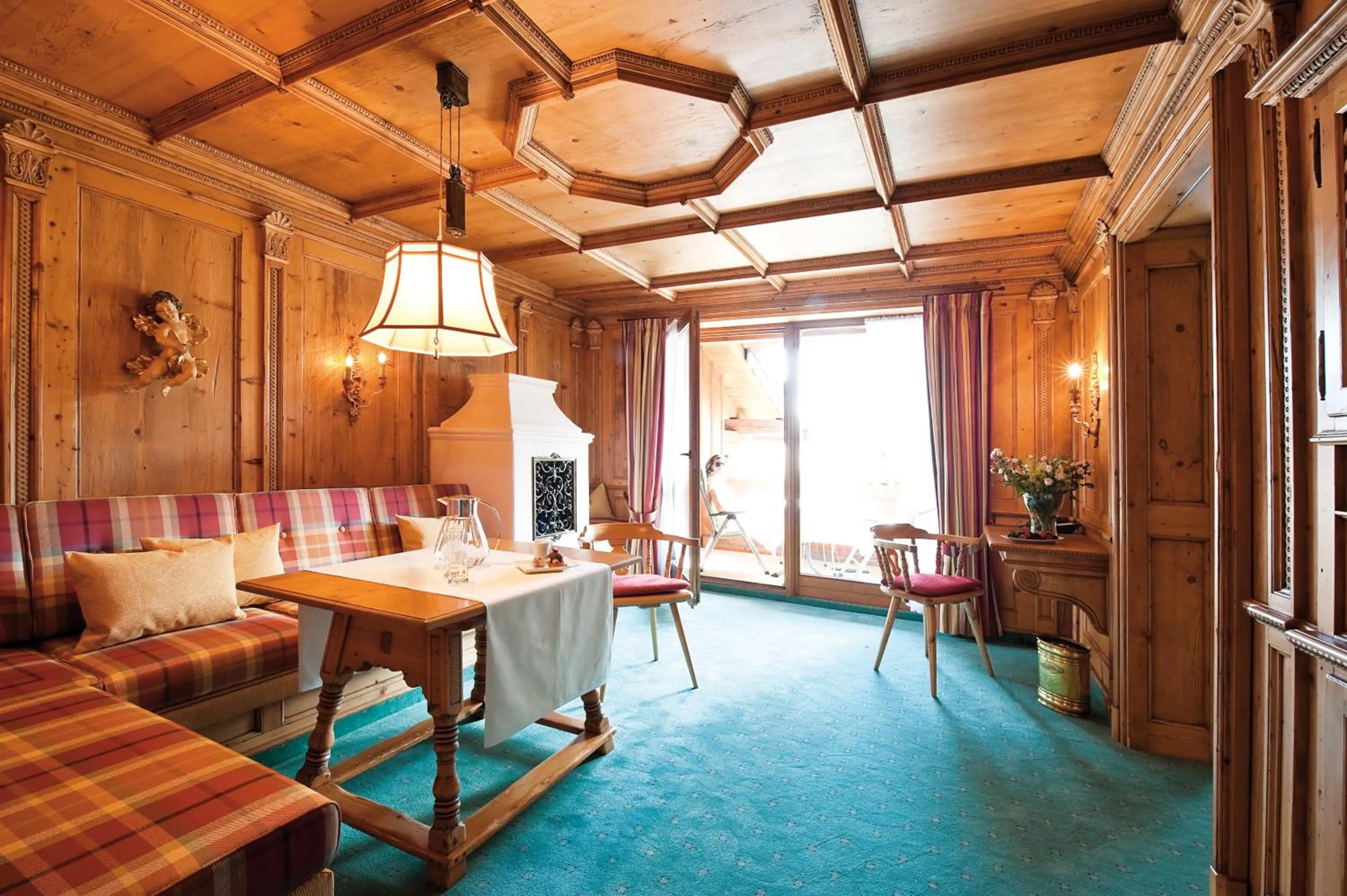 Living room in Parkhotel Wallgau 4 Sterne Superior Alpenjuwel mit Spa Genuss, Golf & Wellness in der Karwendel-Region Tradition trifft Eleganz im stilvollen Rückzugsort