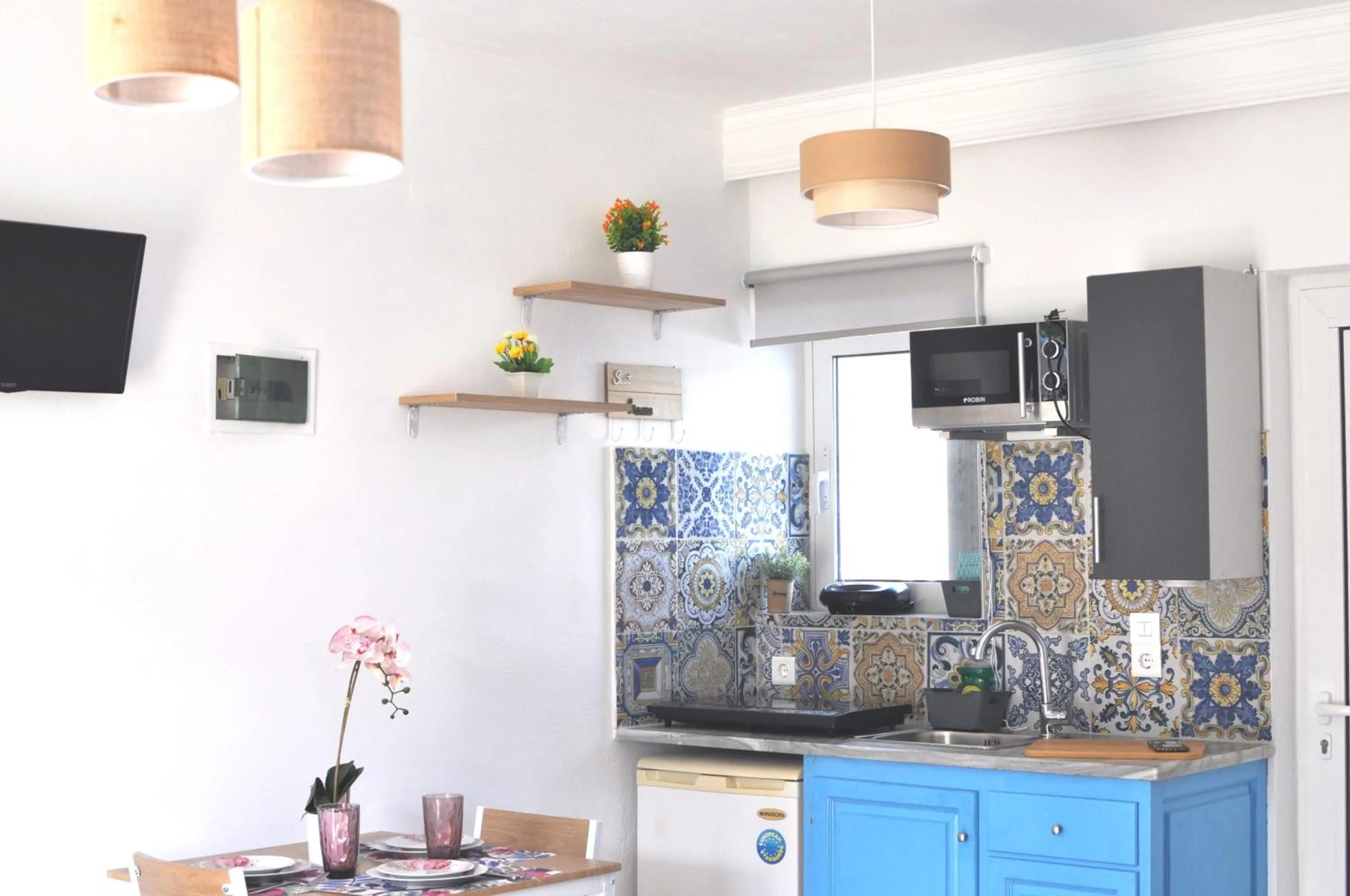 Restaurant/places to eat in Kosinmyheart Apartment 11 & Studio10