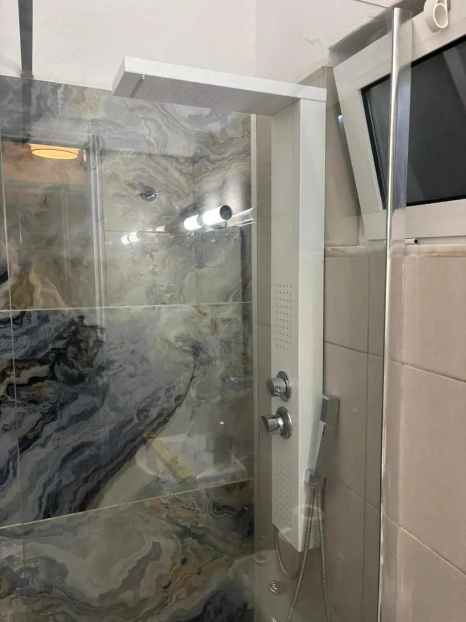 Shower in Kosinmyheart Apartment 11 & Studio10