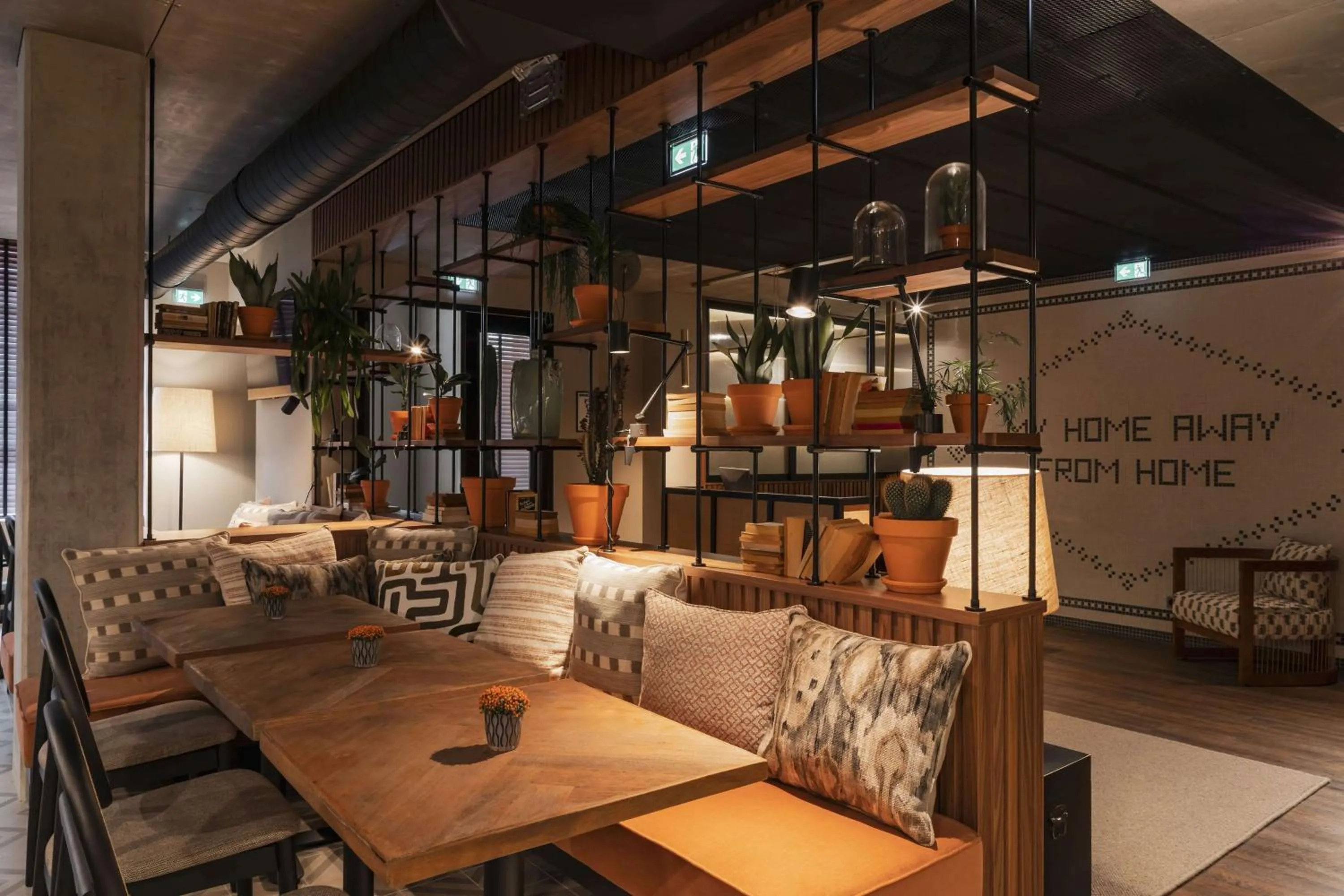 Lounge or bar in Fontinha Porto, Trademark Collection by Wyndham