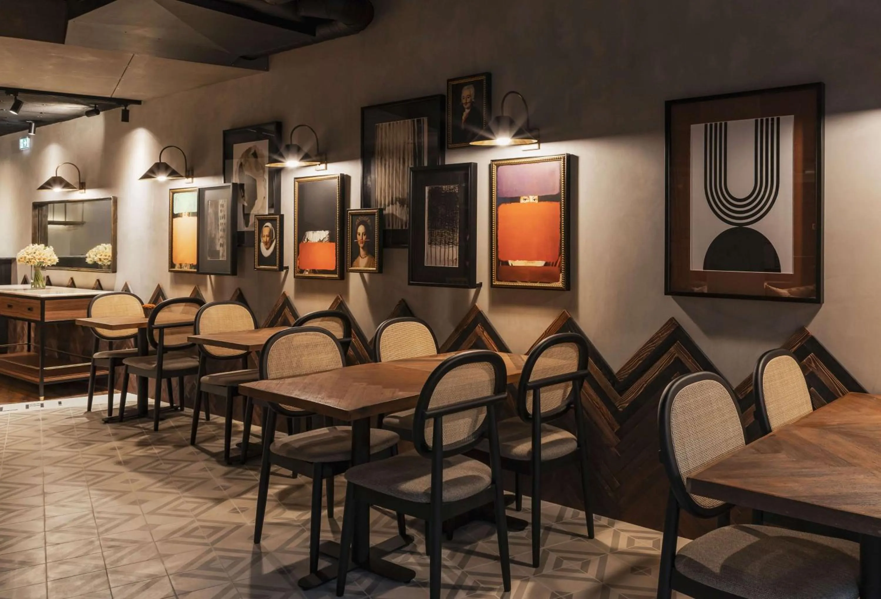 Lounge or bar in Fontinha Porto, Trademark Collection by Wyndham