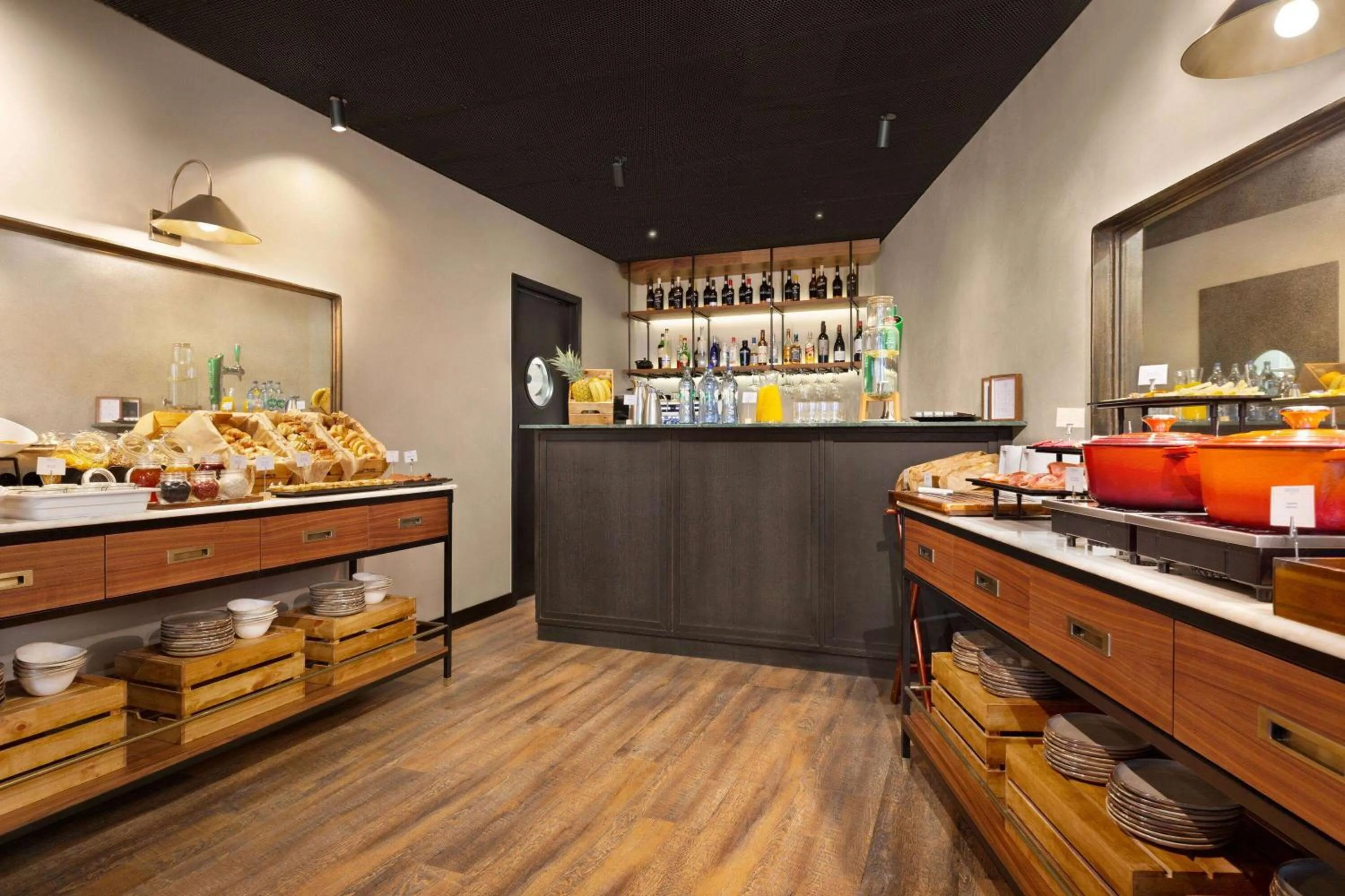 Breakfast in Fontinha Porto, Trademark Collection by Wyndham