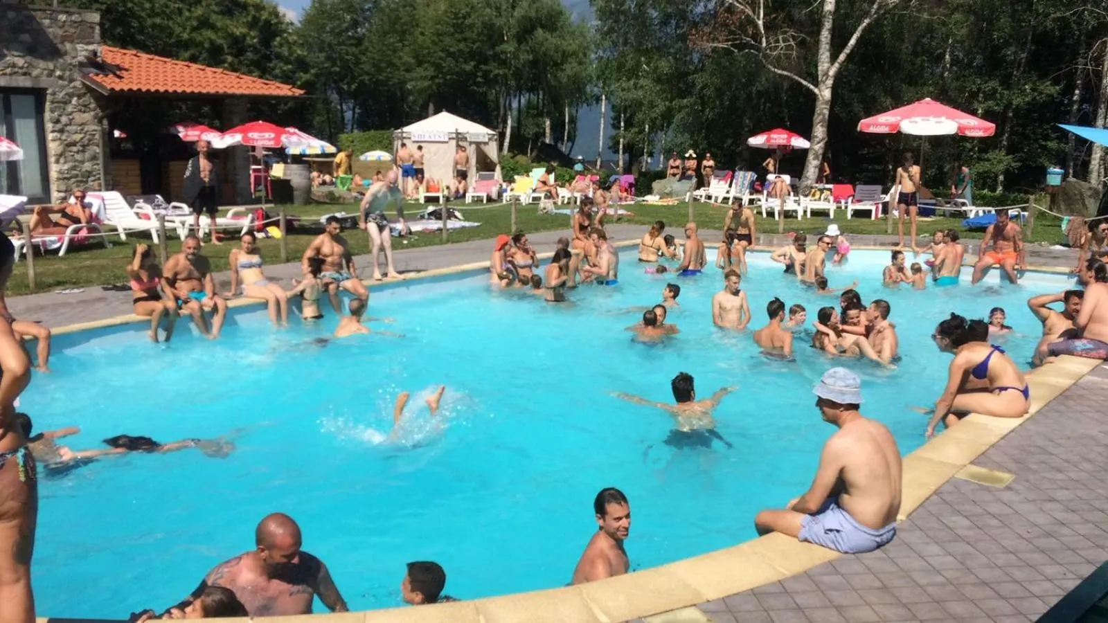 Swimming pool in BIKE-HOTEL BELLAGIO MIRABEAU