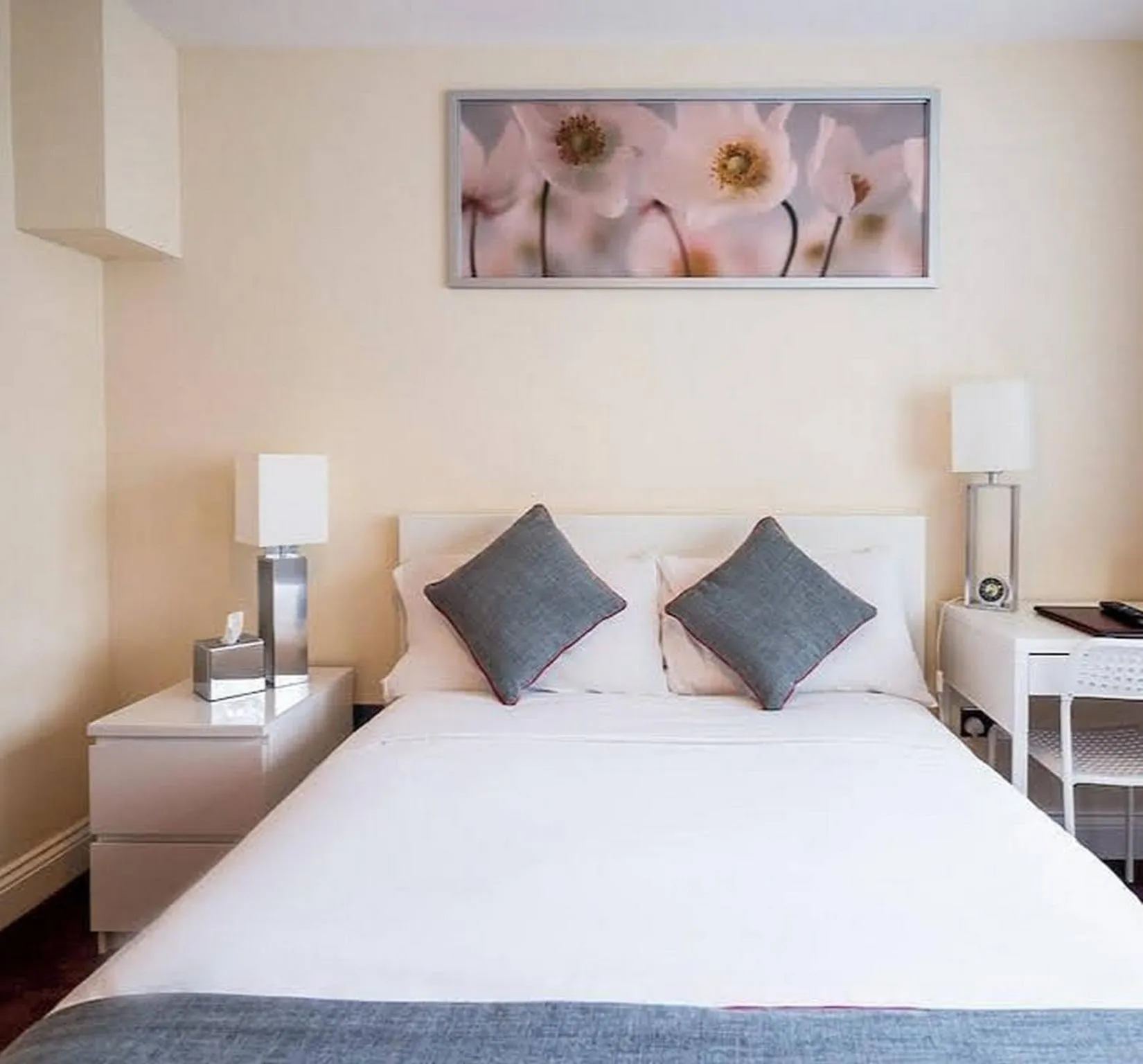 Bedroom, Bed in The Dakota Guesthouse Baginton