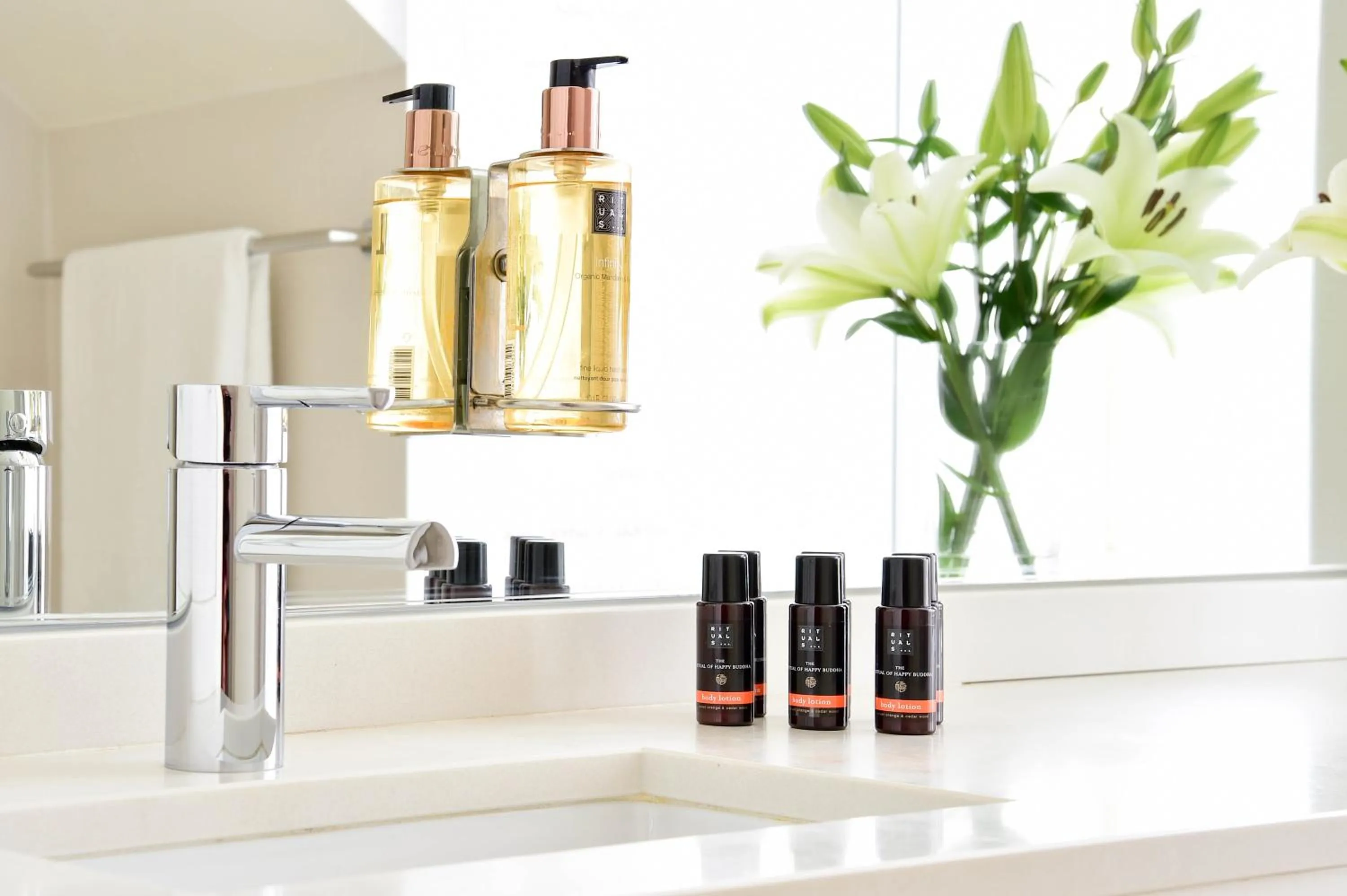 Toilet in My Story Hotel Ouro