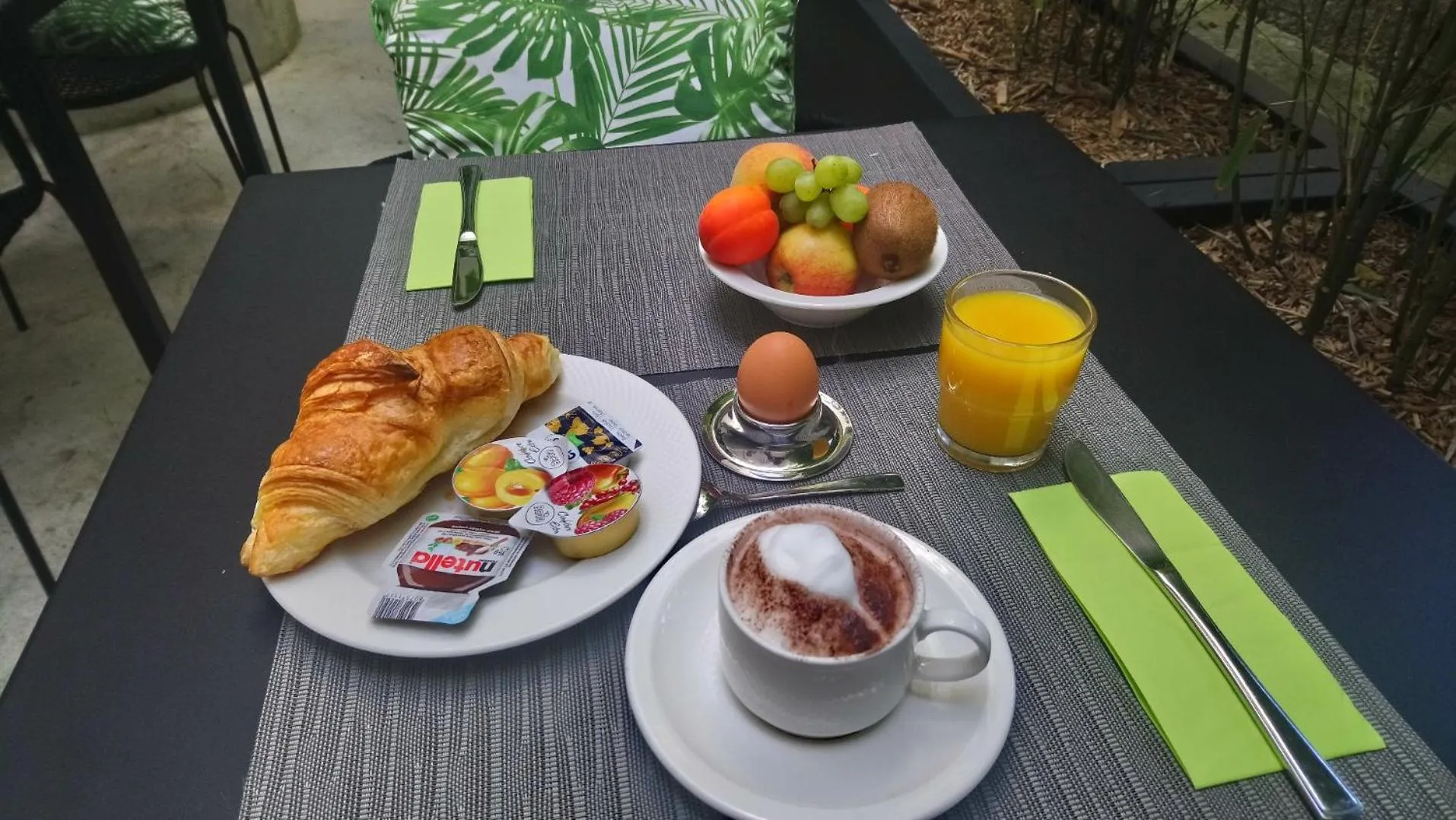 Food and drinks in Hôtel Pax