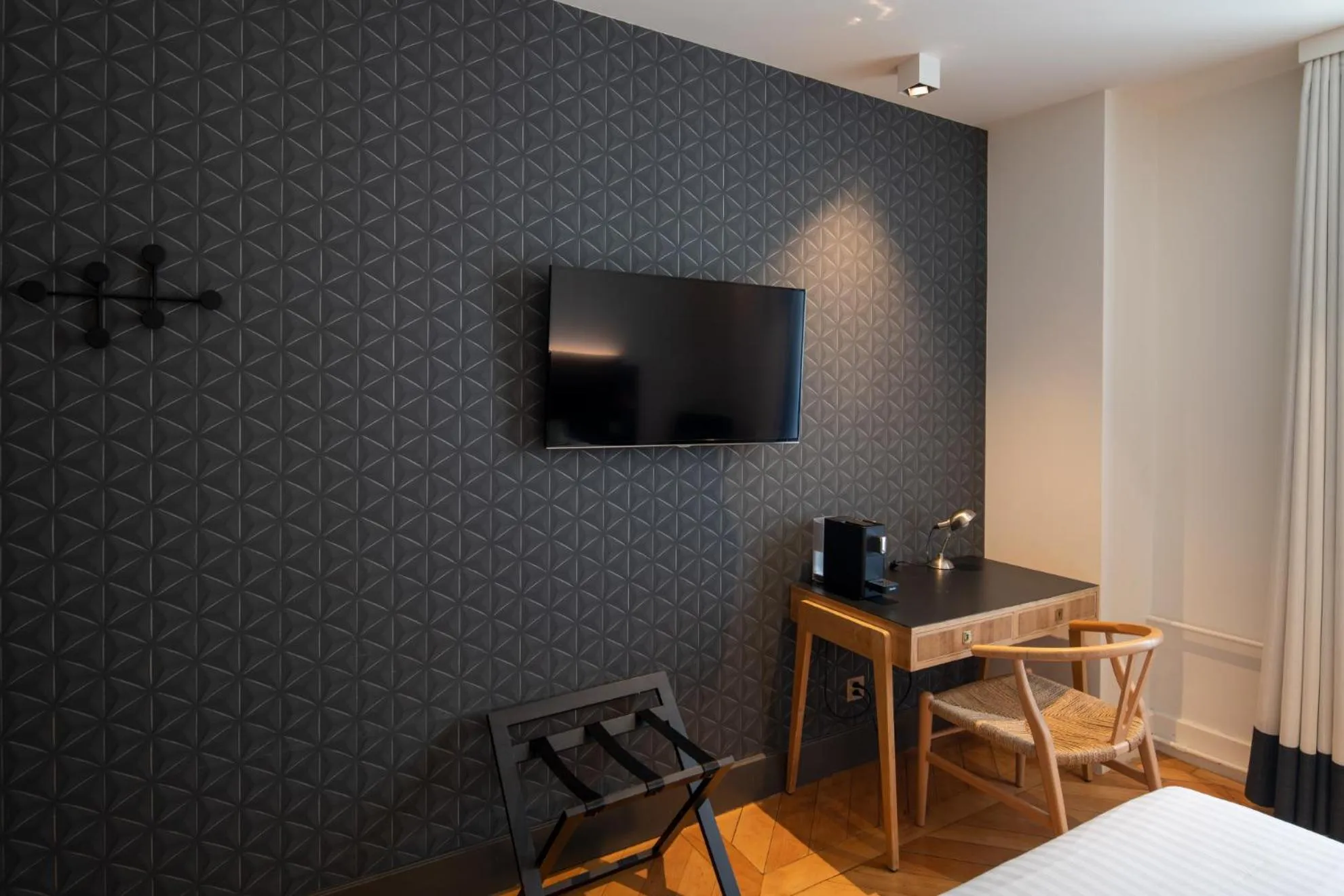 TV and multimedia in Hôtel Pax