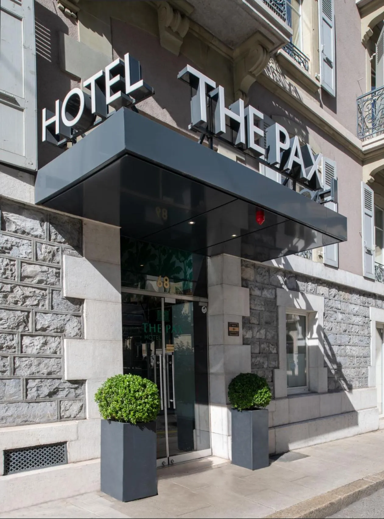 Facade/entrance in Hôtel Pax