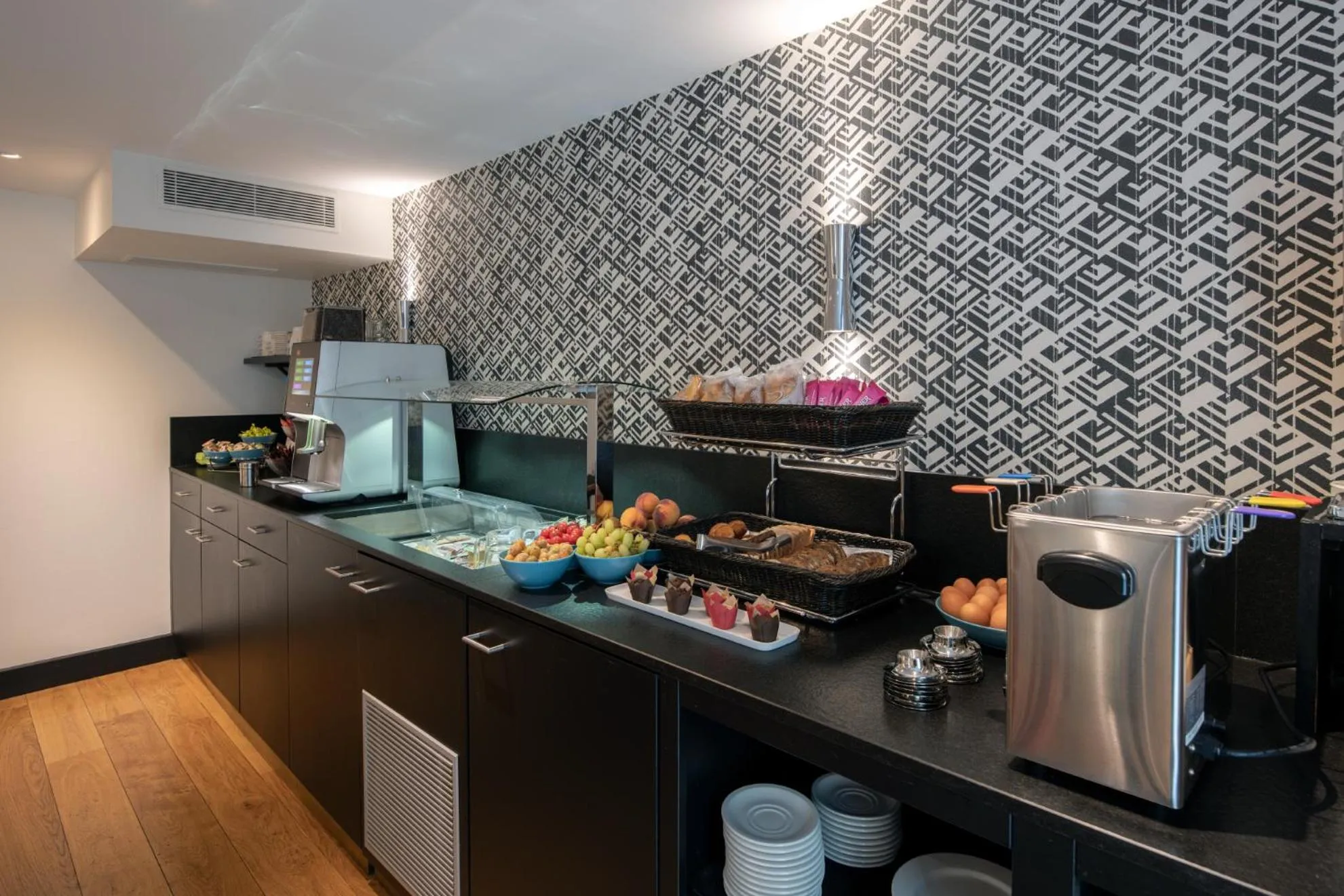 Food and drinks in Hôtel Pax