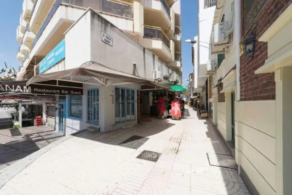 Facade/entrance in Puerta del Sol TRM only adults Aparts