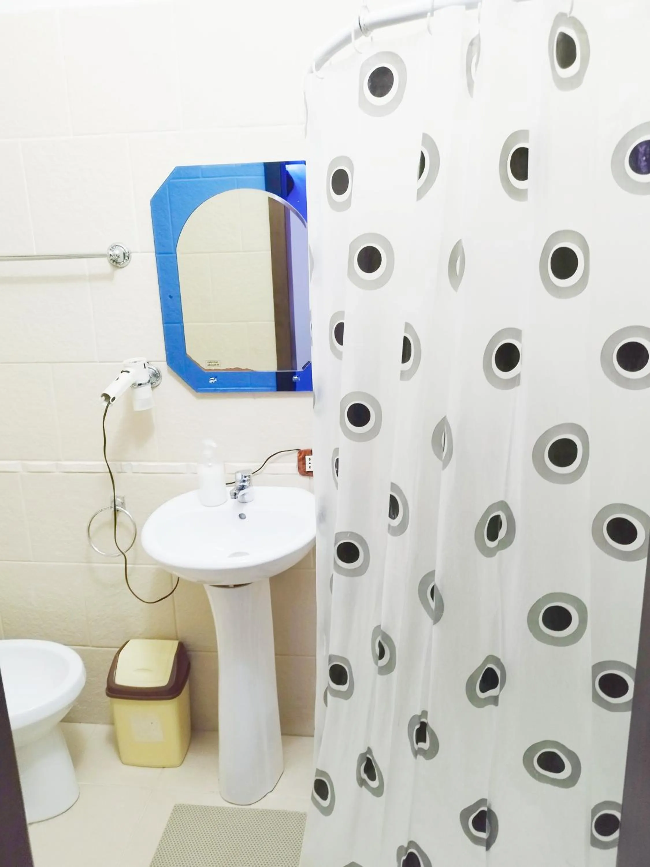 Shower in Guva Mangalem Hotel Restaurant