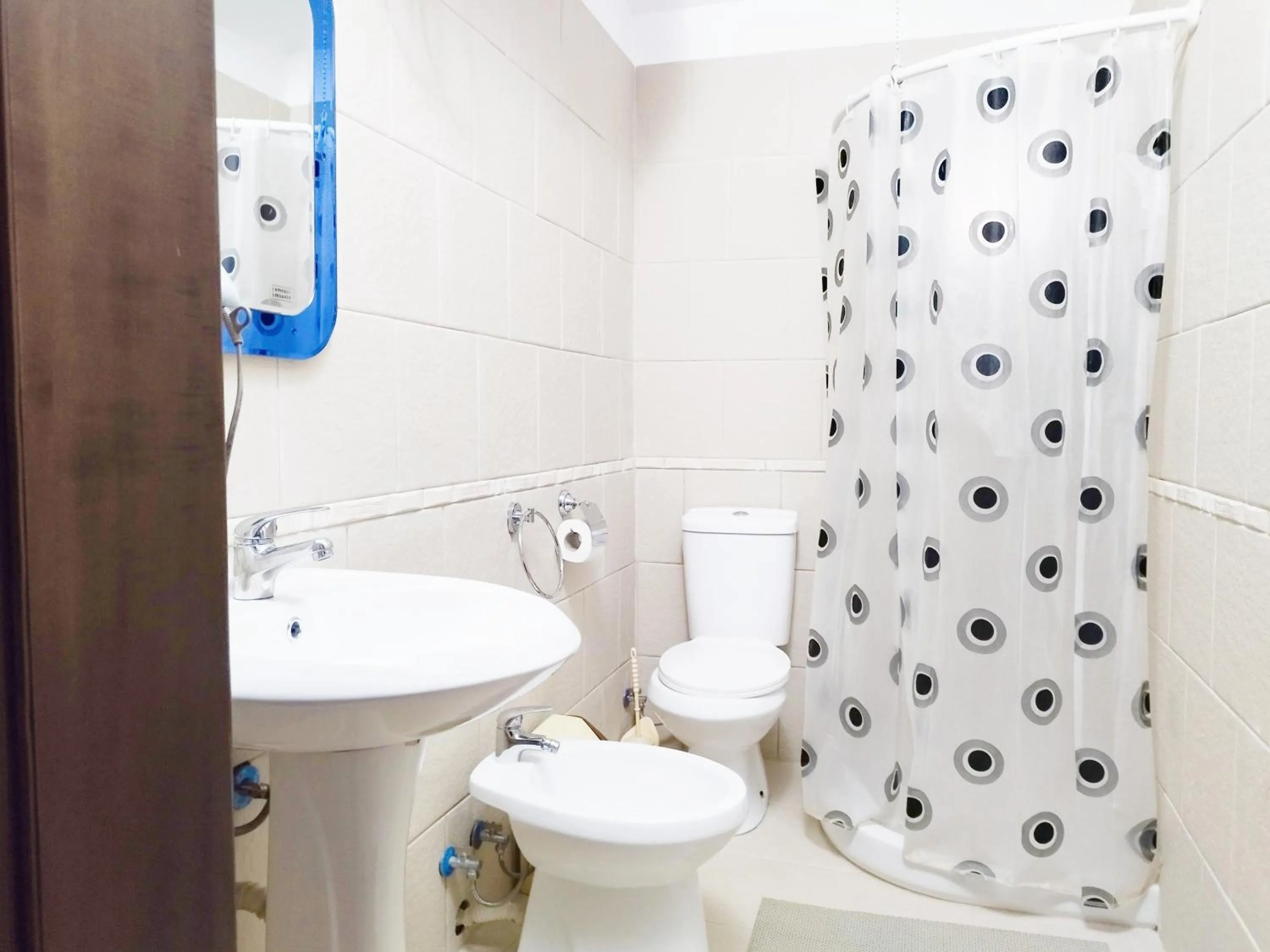 Shower in Guva Mangalem Hotel Restaurant