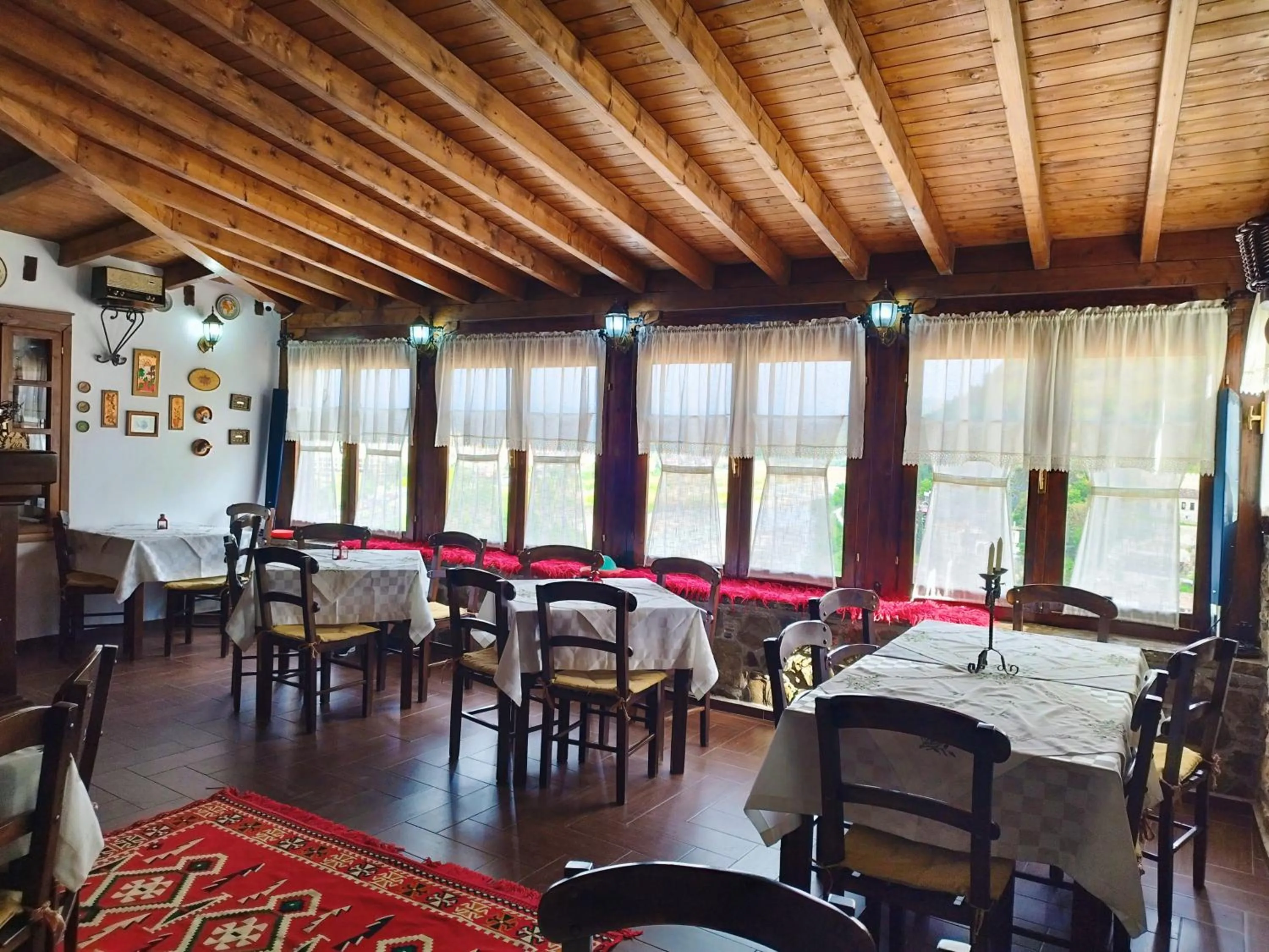 Restaurant/places to eat in Guva Mangalem Hotel Restaurant