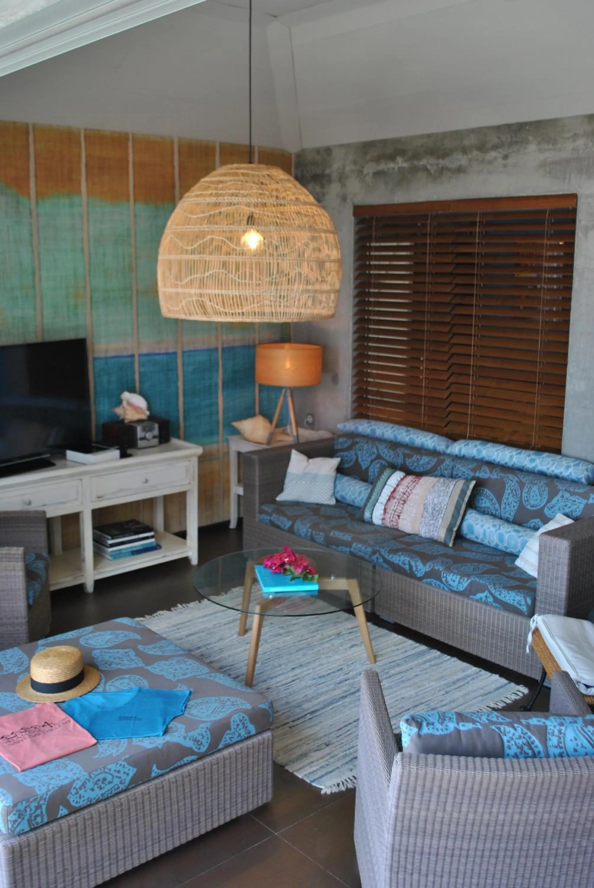 Communal lounge/ TV room in Amnios