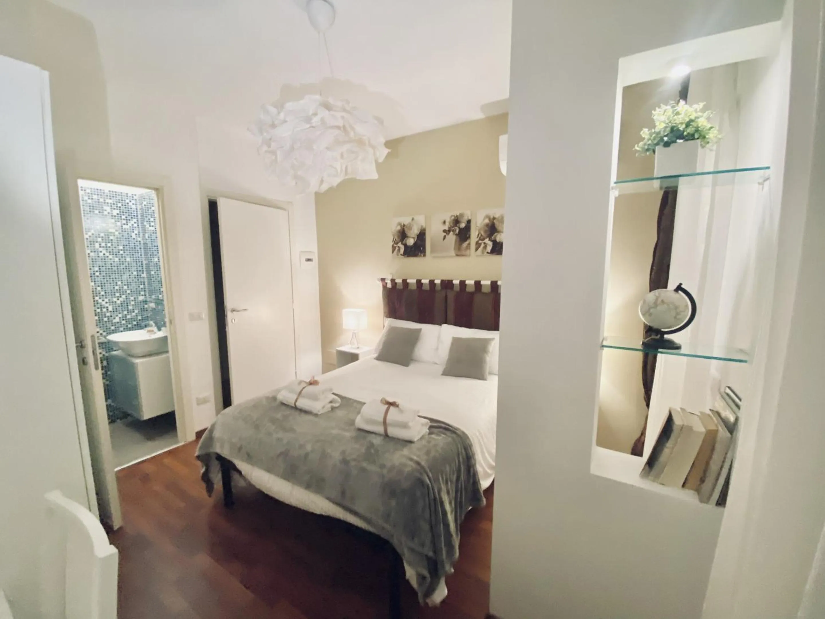 Bedroom, Bed in Beside the Vatican