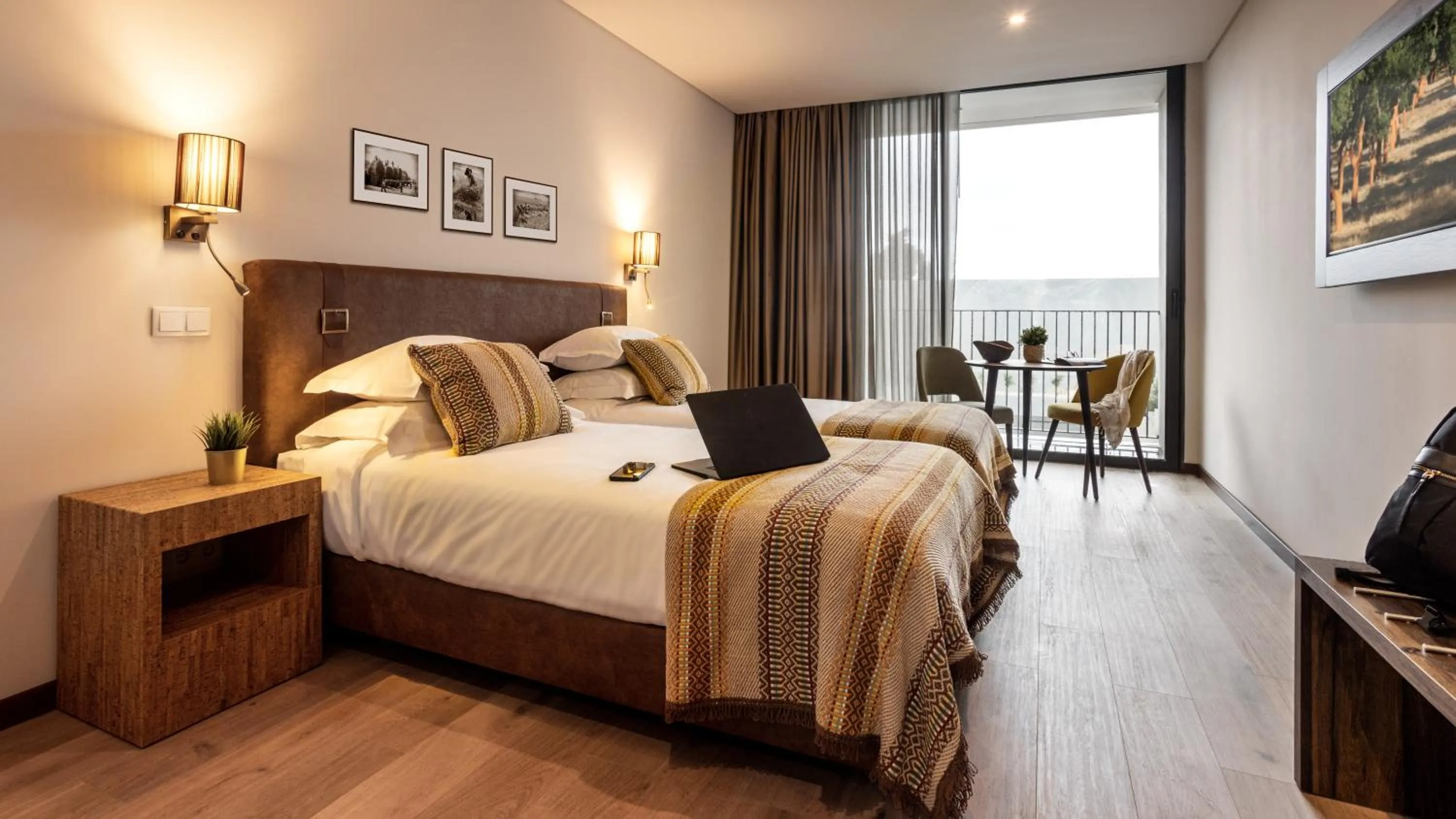 Bedroom, Bed in Évora O Cante Hotel