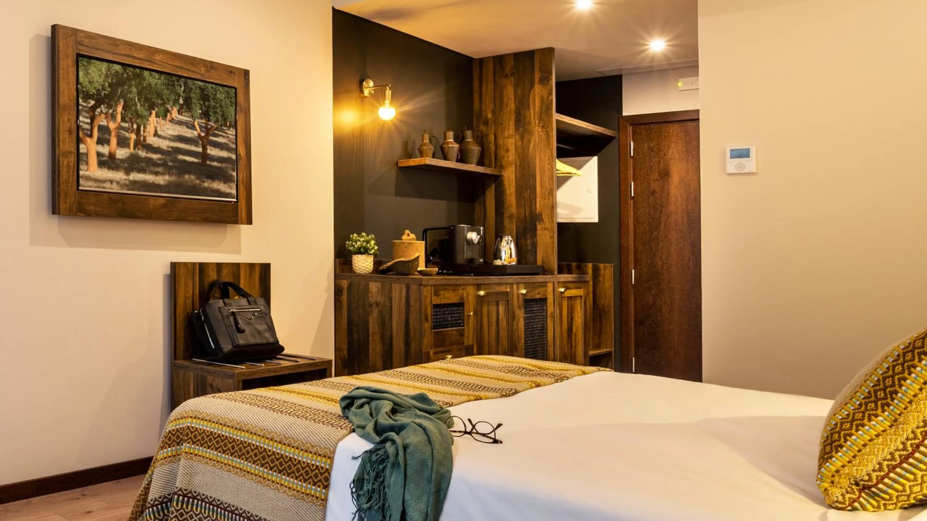 Bedroom, Bed in Évora O Cante Hotel