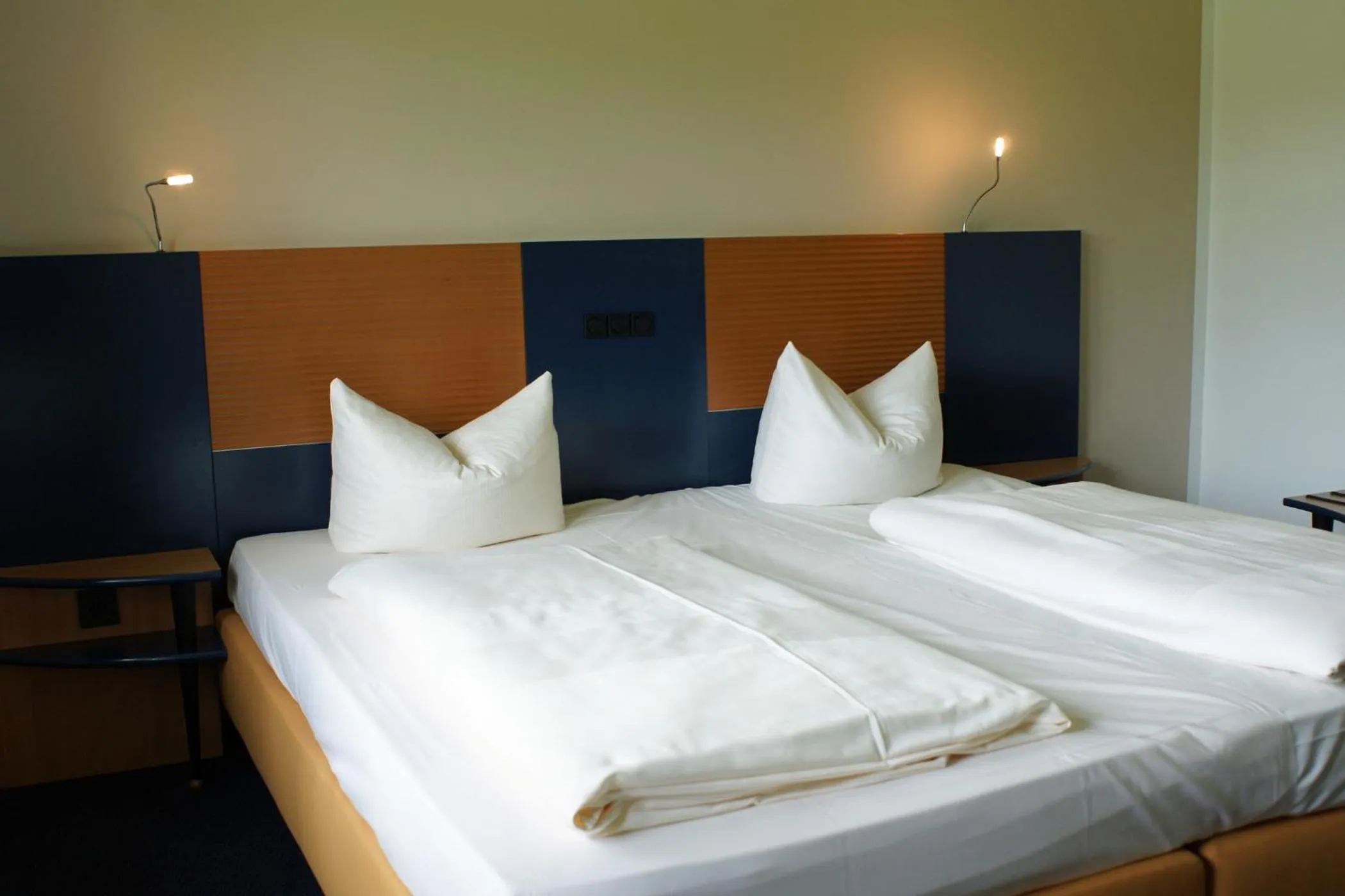 Bed in Motel Hormersdorf