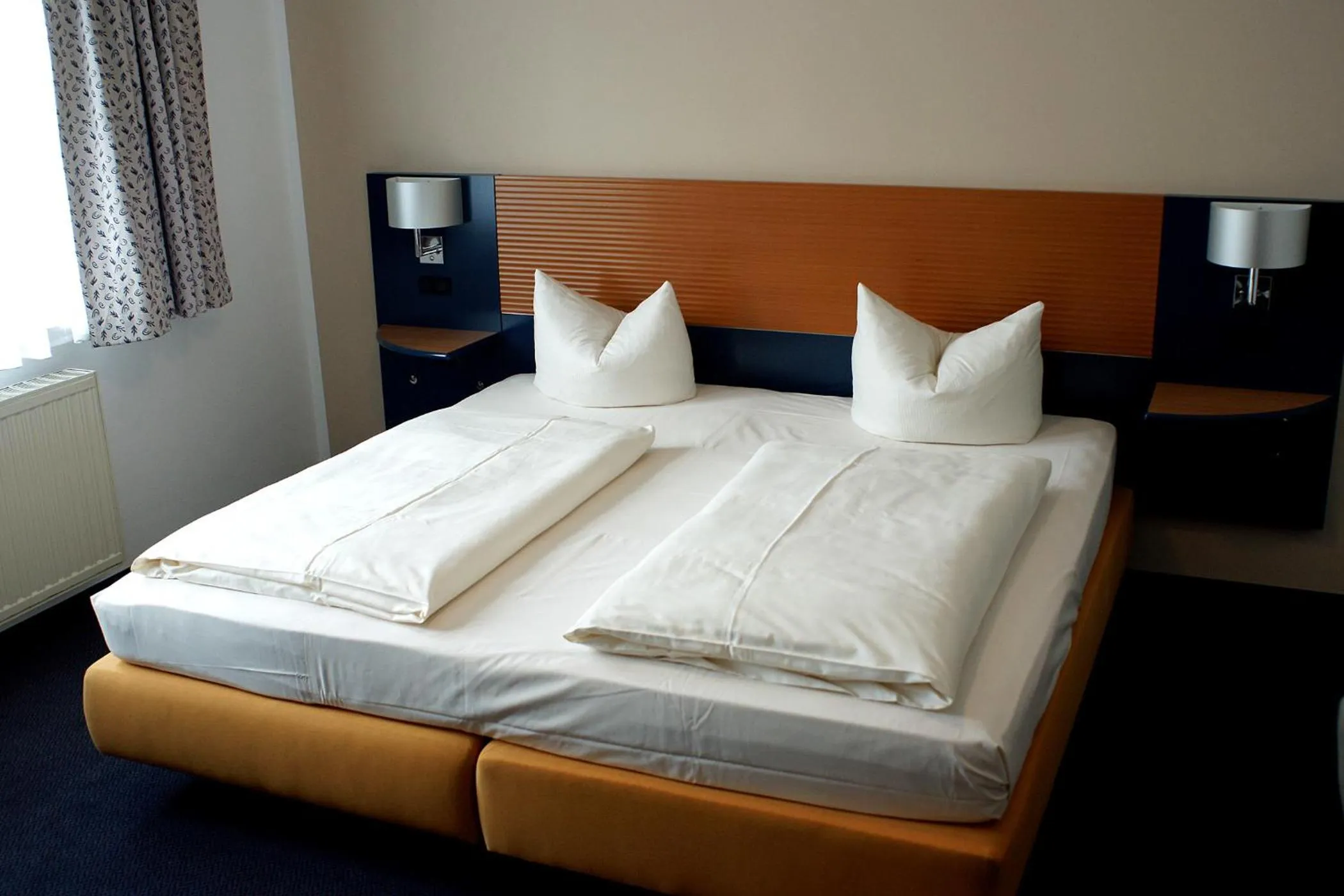 Bed in Motel Hormersdorf