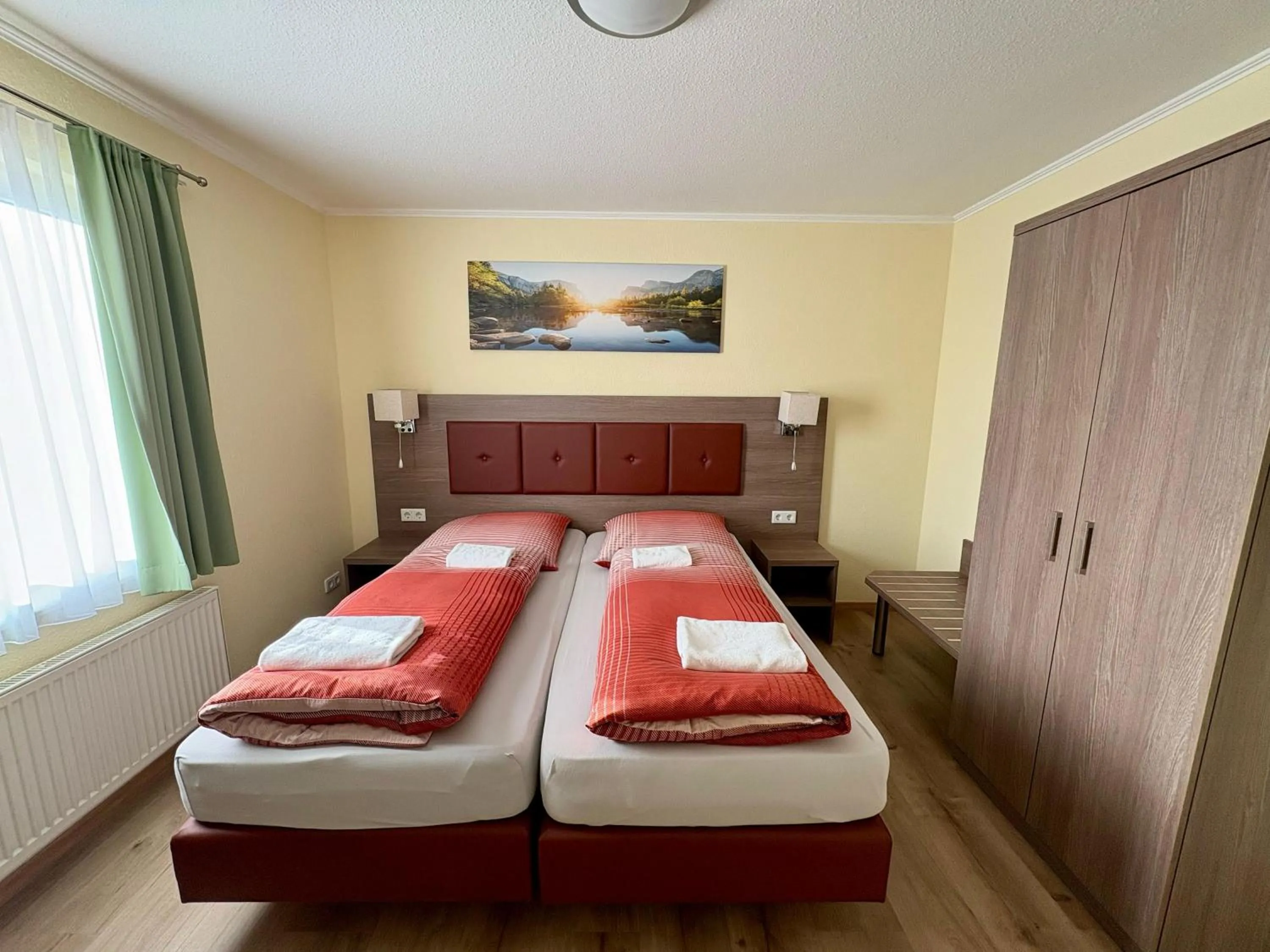 Photo of the whole room, Bed in Ellen Hotel