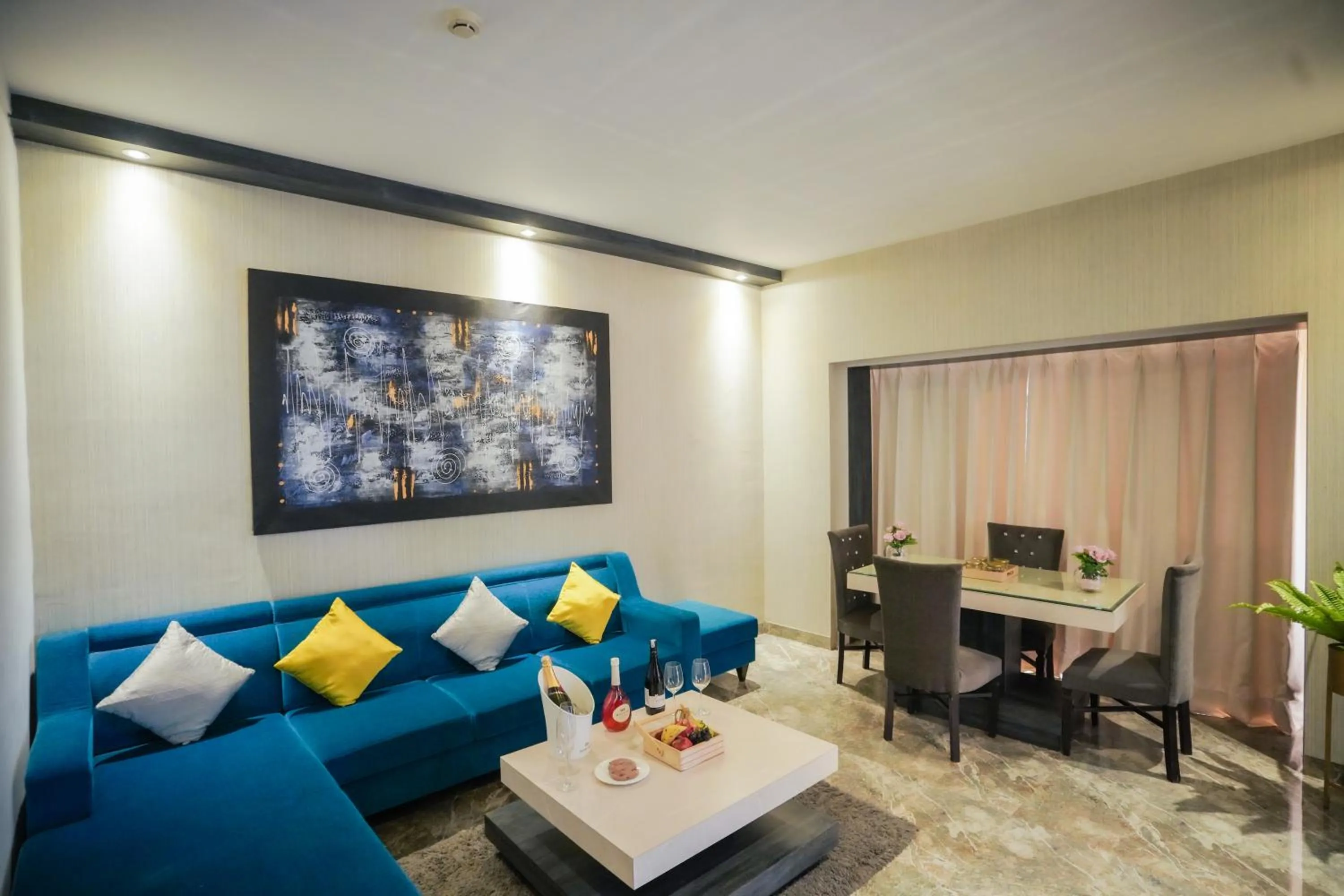 Living room in Hotel Swarn Towers