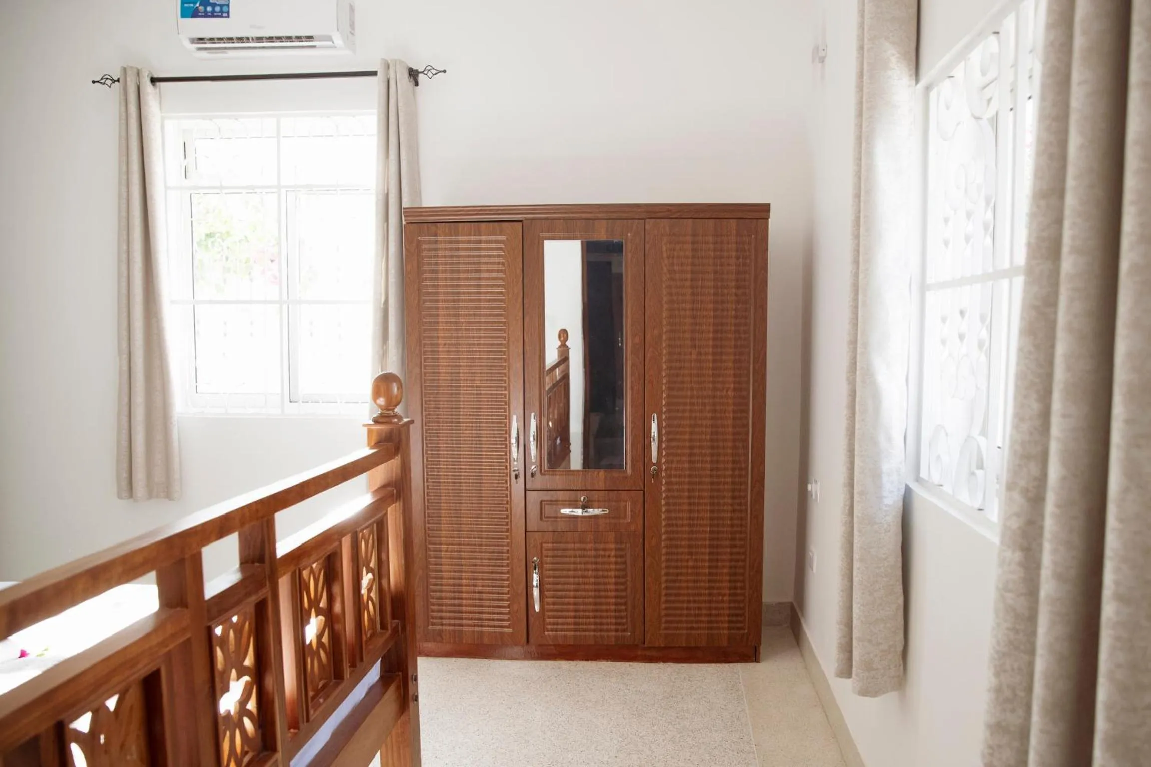 wardrobe in Paje White House