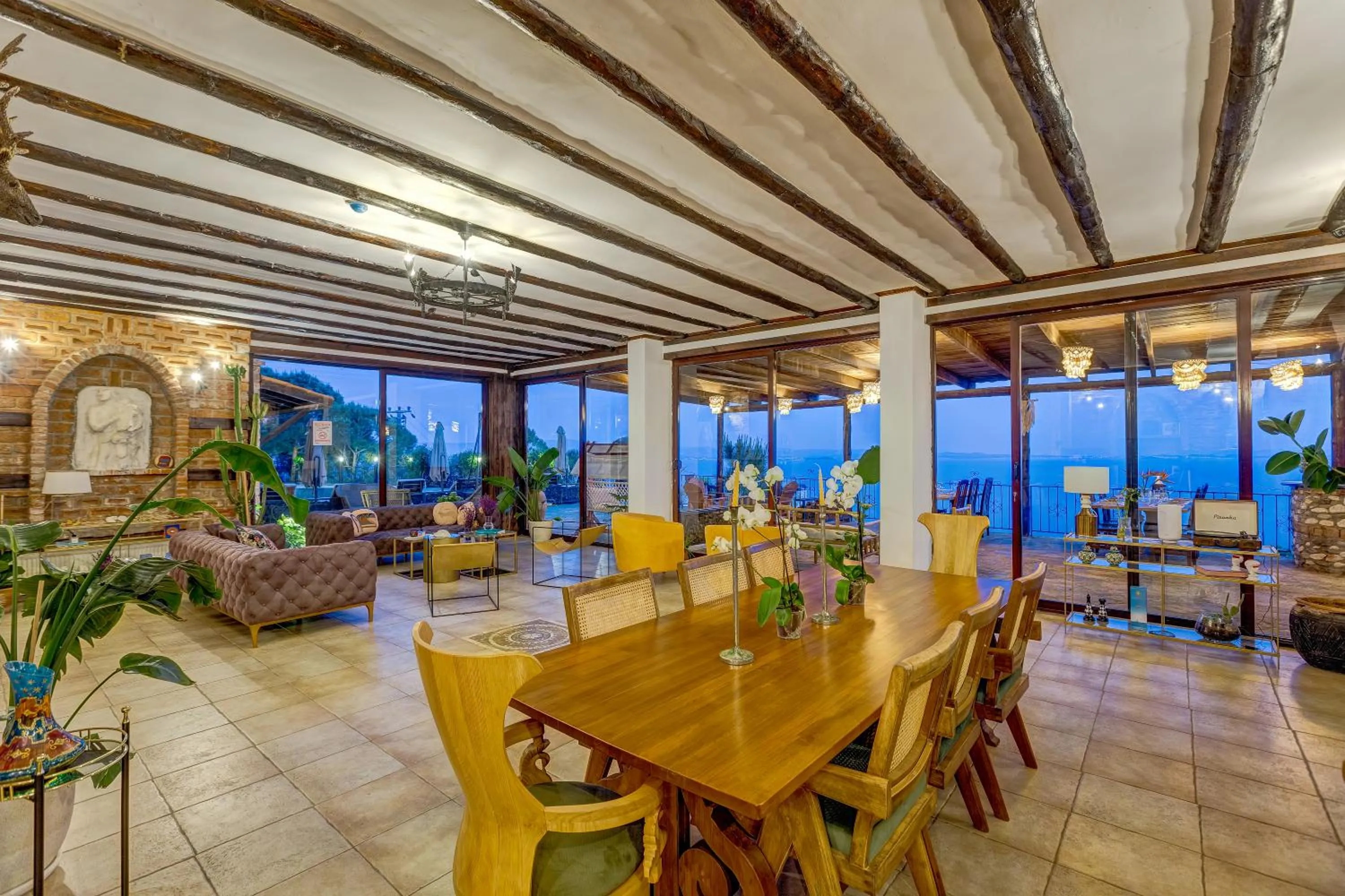 Lobby or reception in Papazlıkhan Hotel