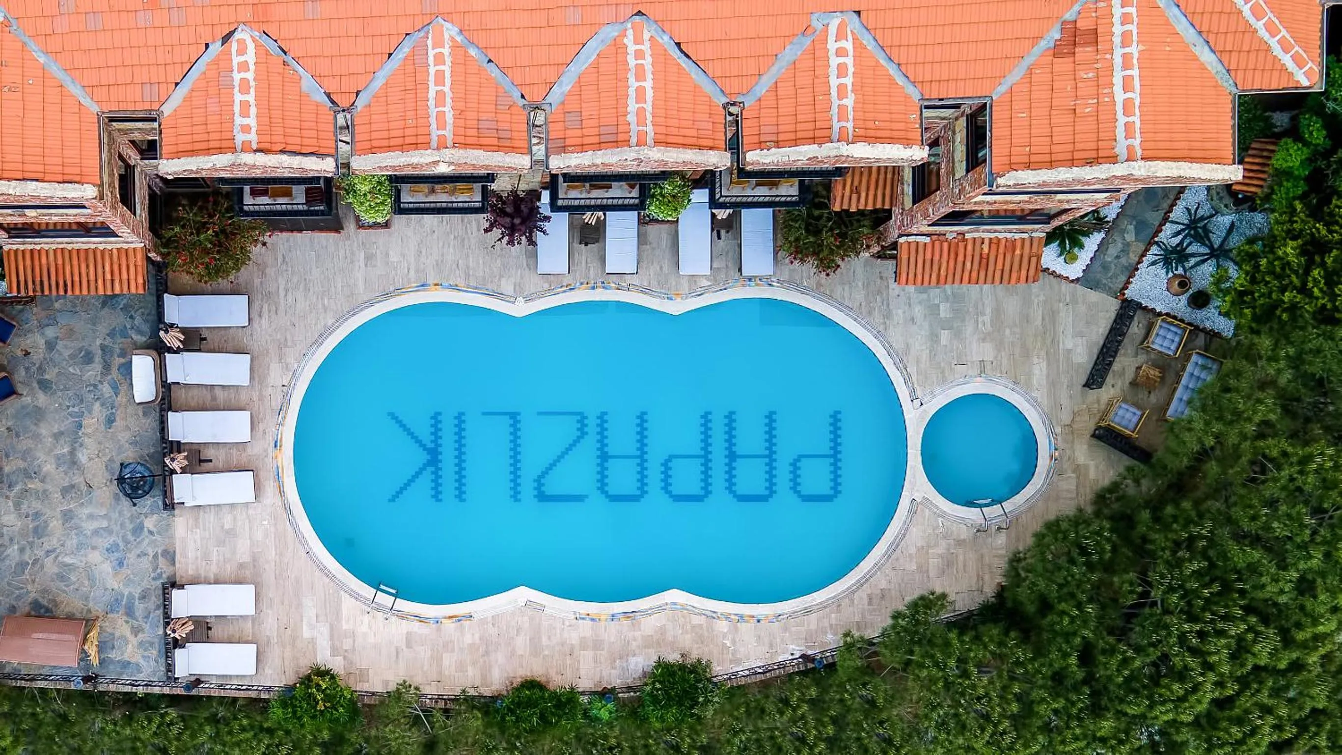 Swimming pool in Papazlıkhan Hotel