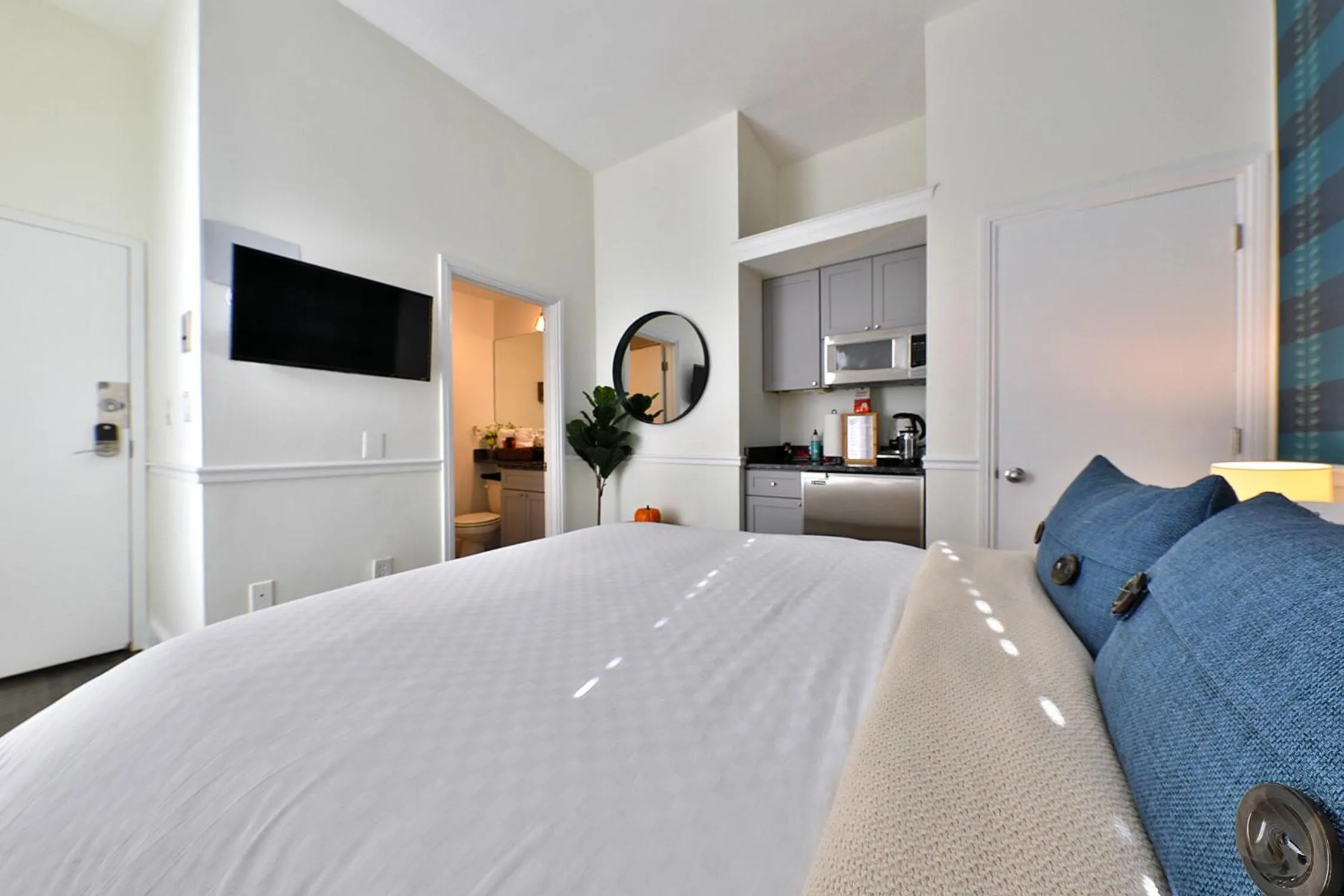 Bedroom, Bed in Good Hotels Boston