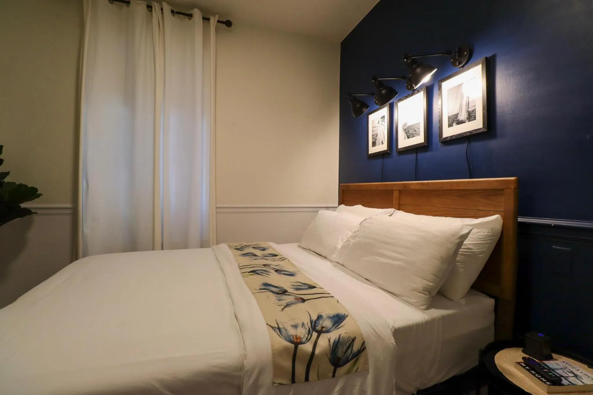 Bedroom, Bed in Good Hotels Boston