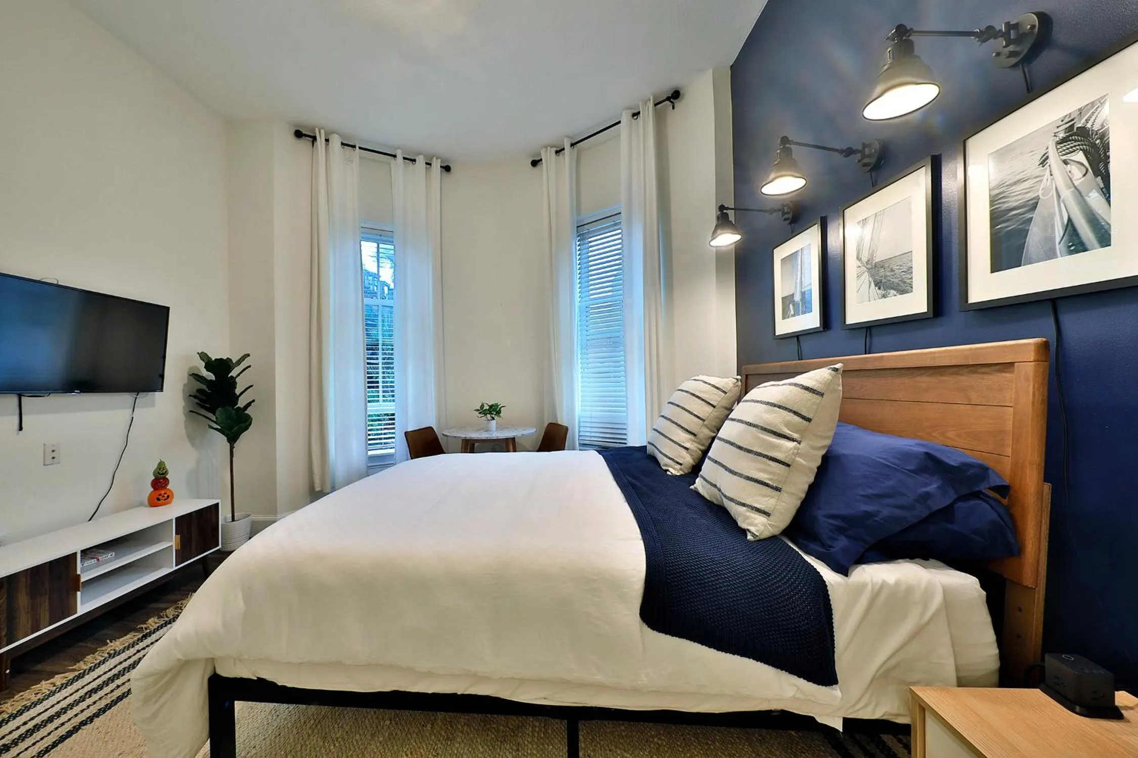 Bedroom, Bed in Good Hotels Boston