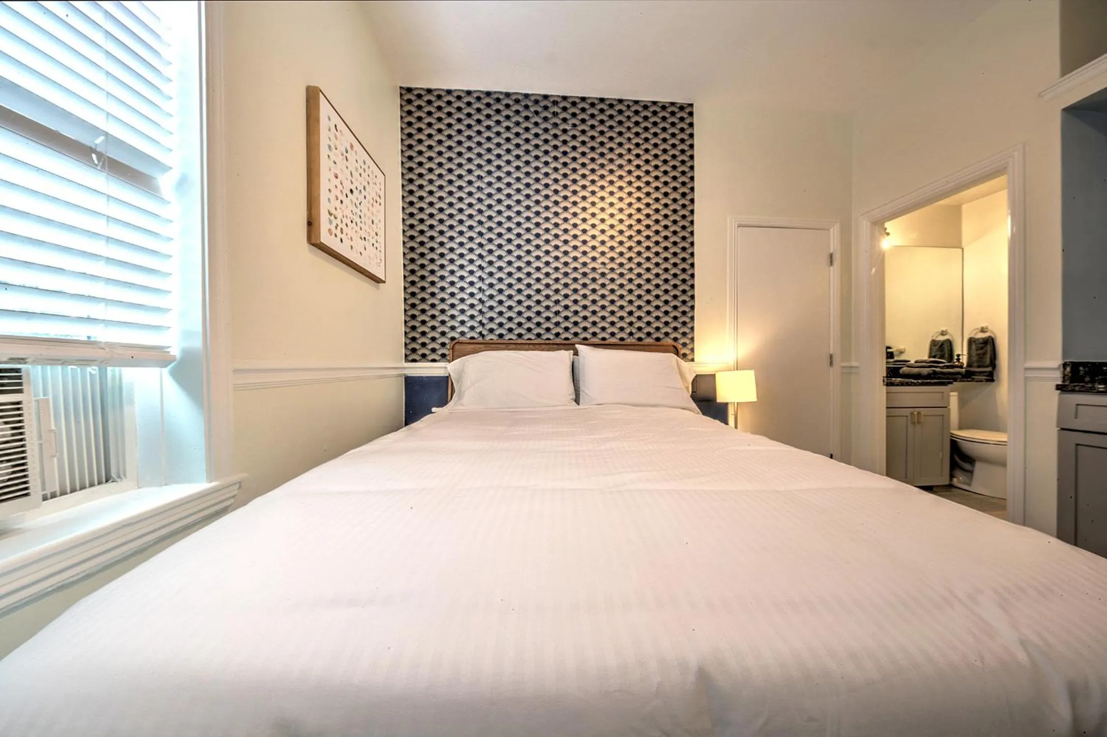 Bedroom, Bed in Good Hotels Boston