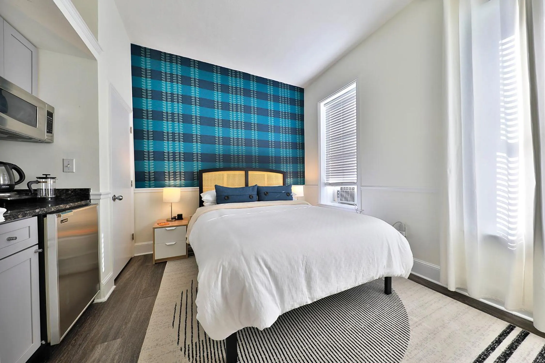 Photo of the whole room, Bed in Good Hotels Boston