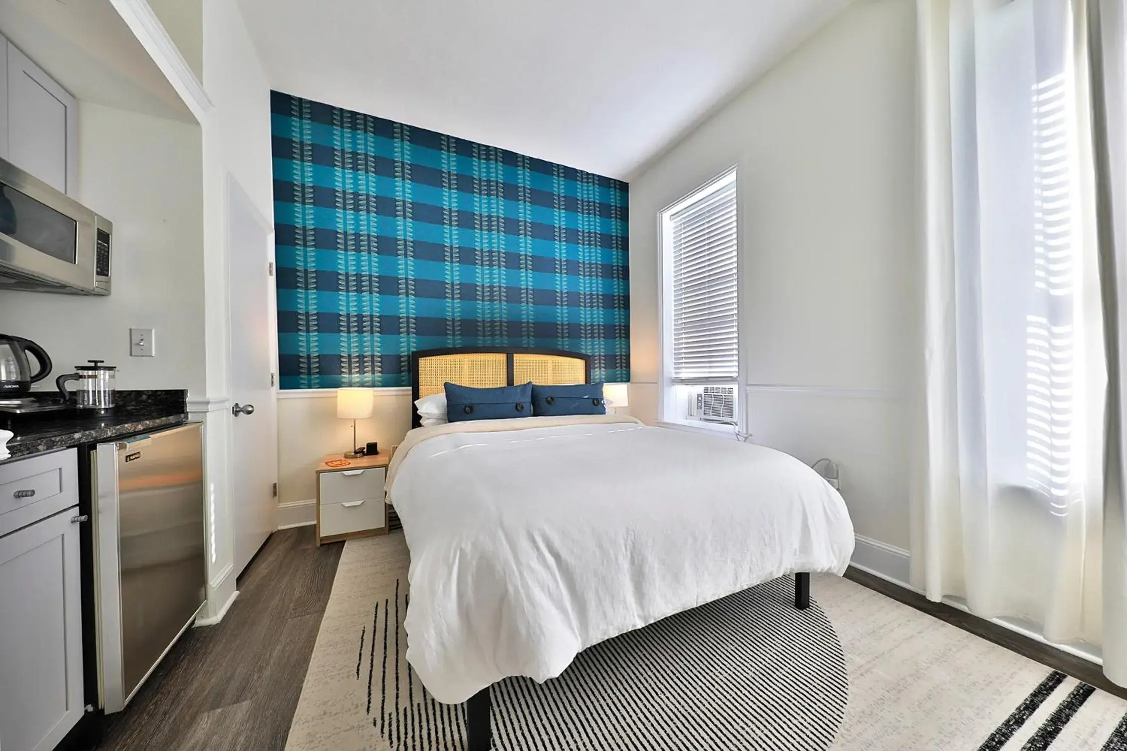 Queen Studio in Good Hotels Boston Queen Studio in Good Hotels Boston